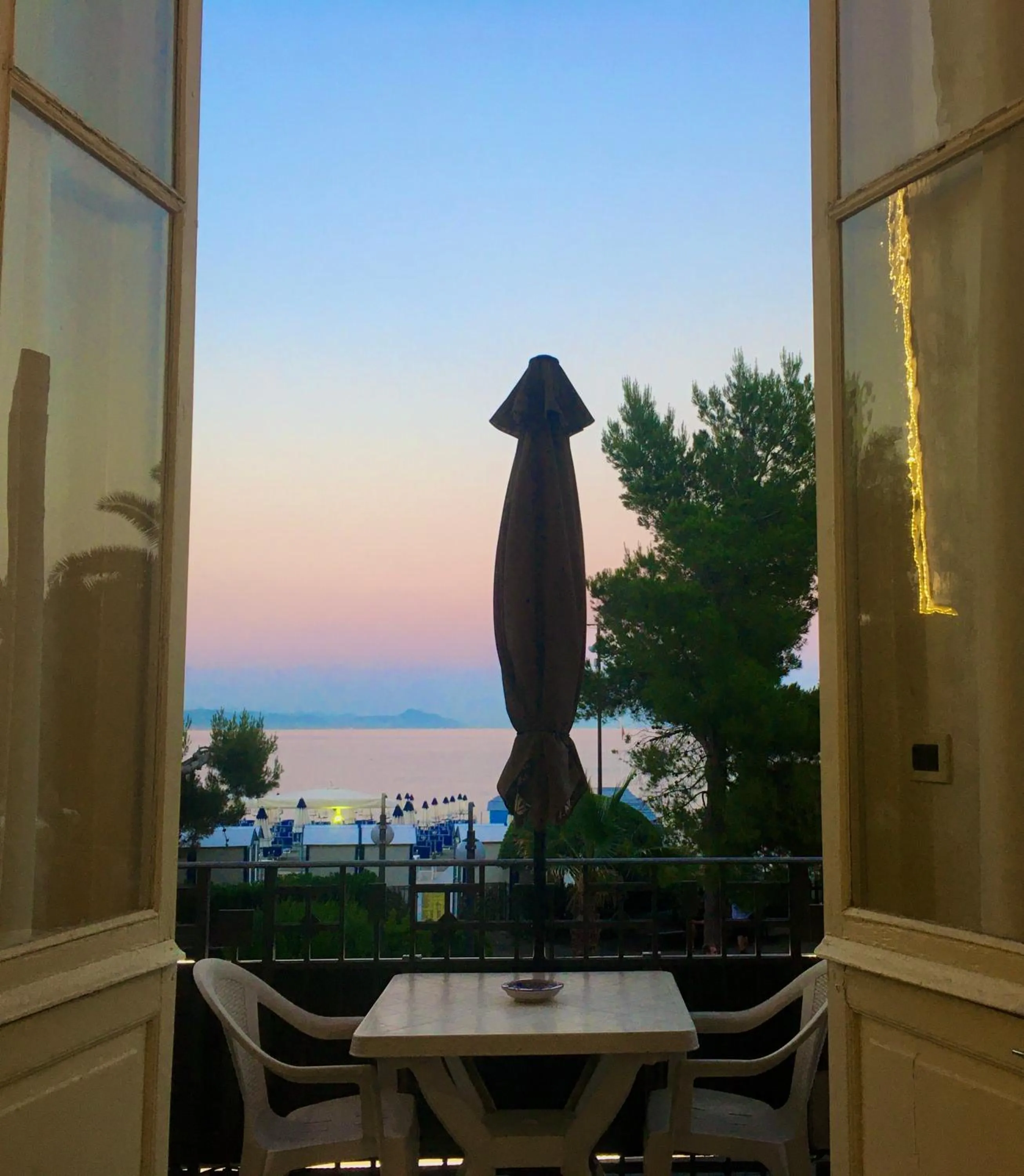 Communal lounge/ TV room in Hotel Serena