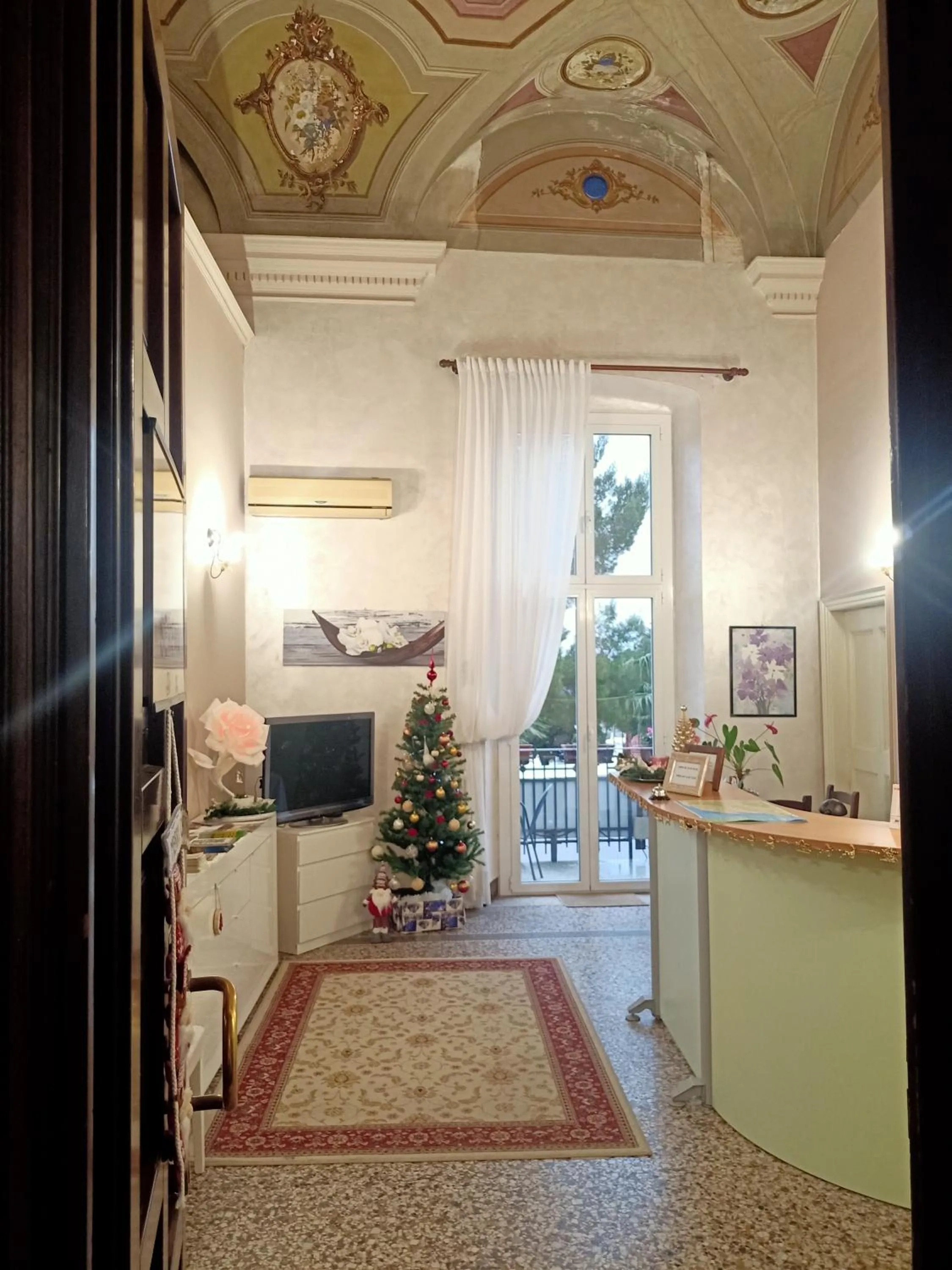 Communal lounge/ TV room in Hotel Serena