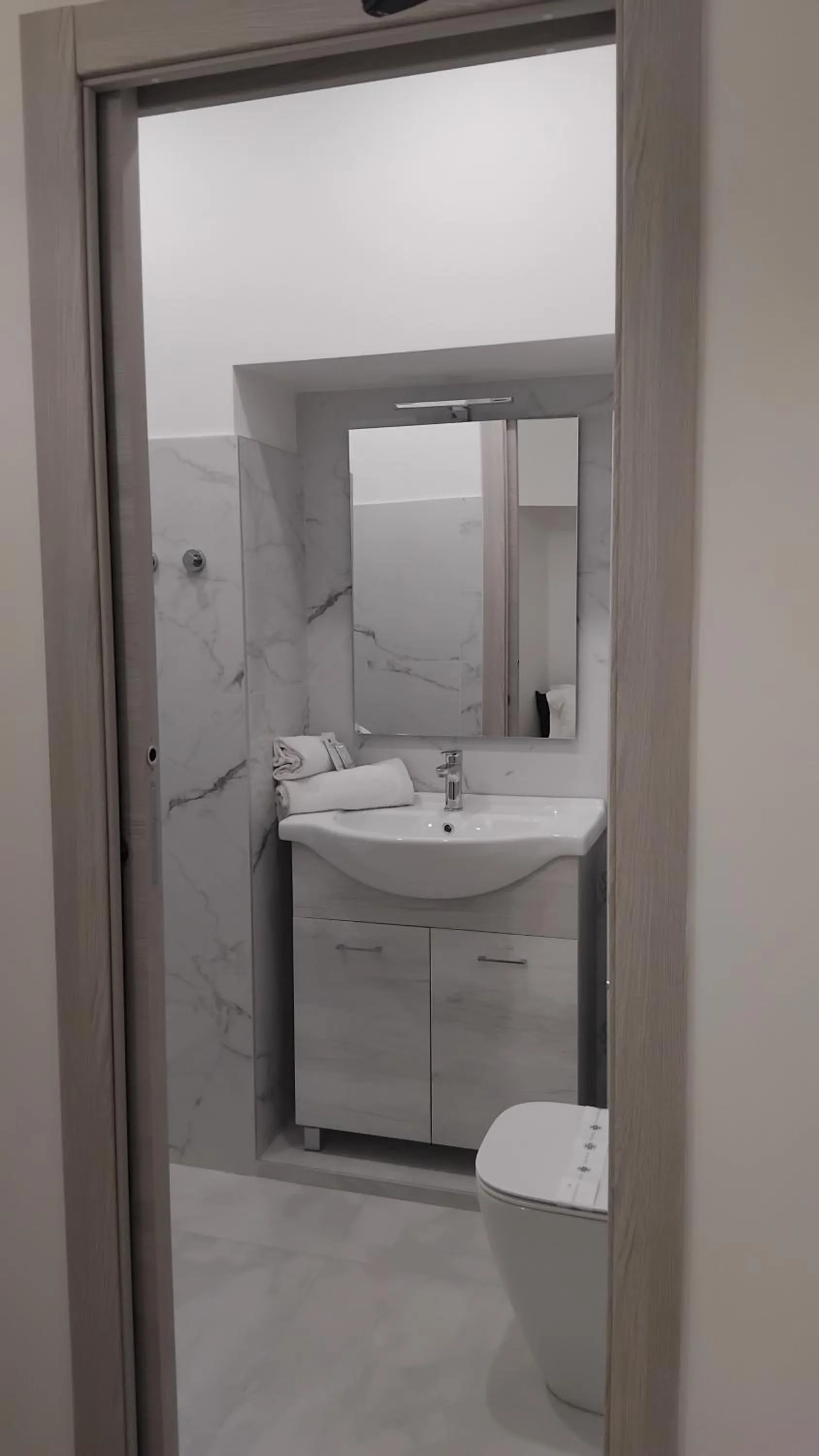 Shower in Hotel Serena