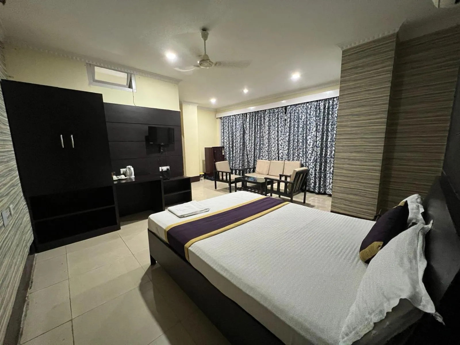 TV and multimedia, Bed in Hotel Bluemoon