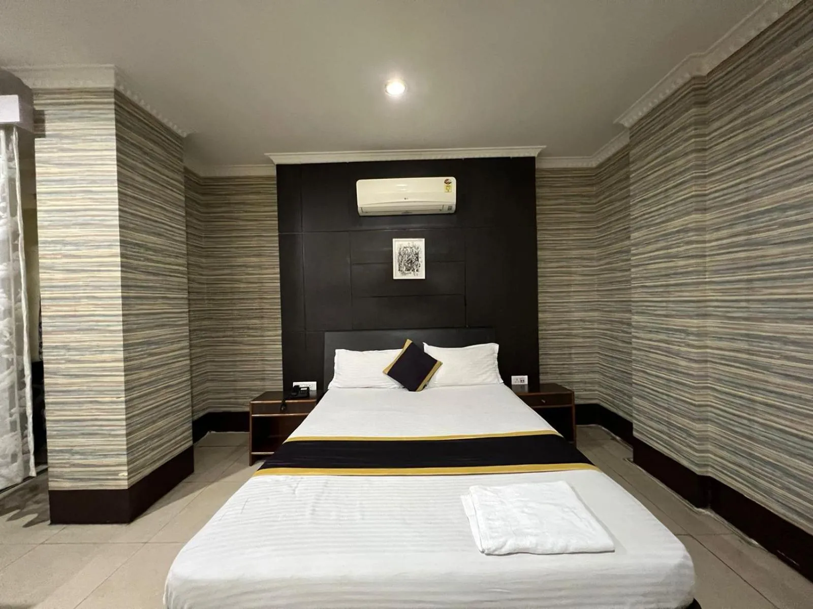 Bed in Hotel Bluemoon
