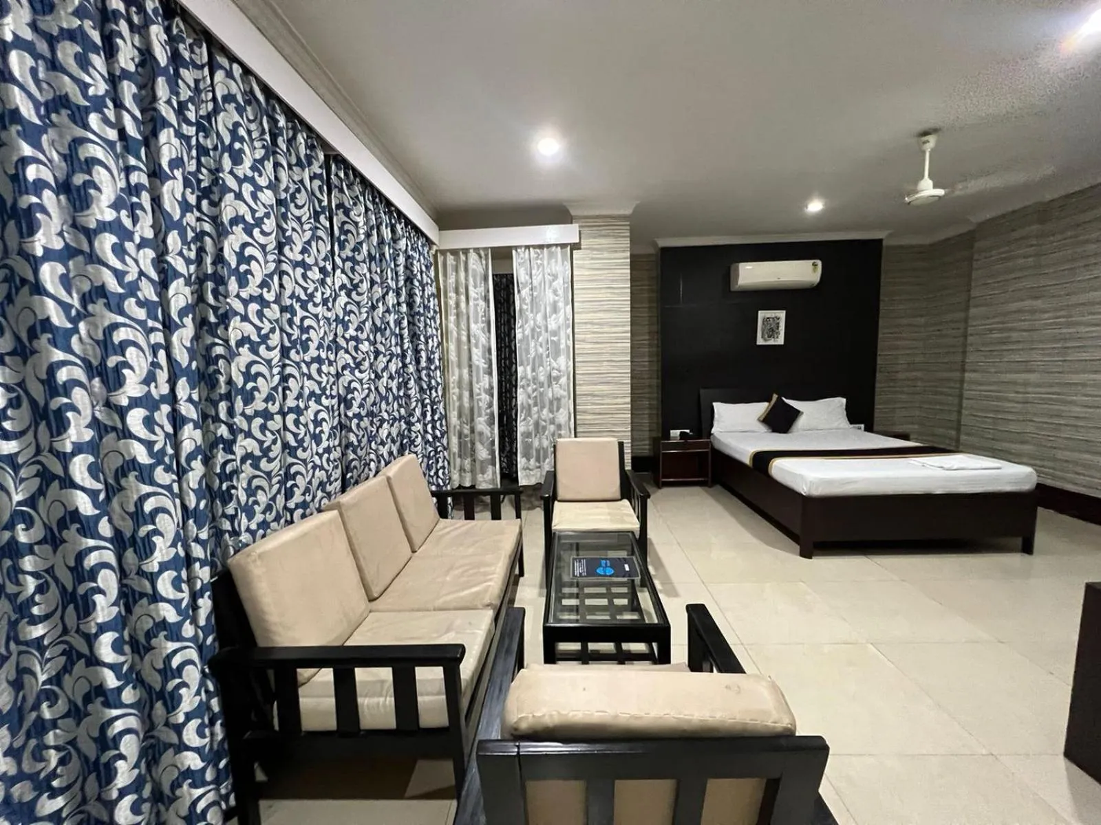 Bed in Hotel Bluemoon