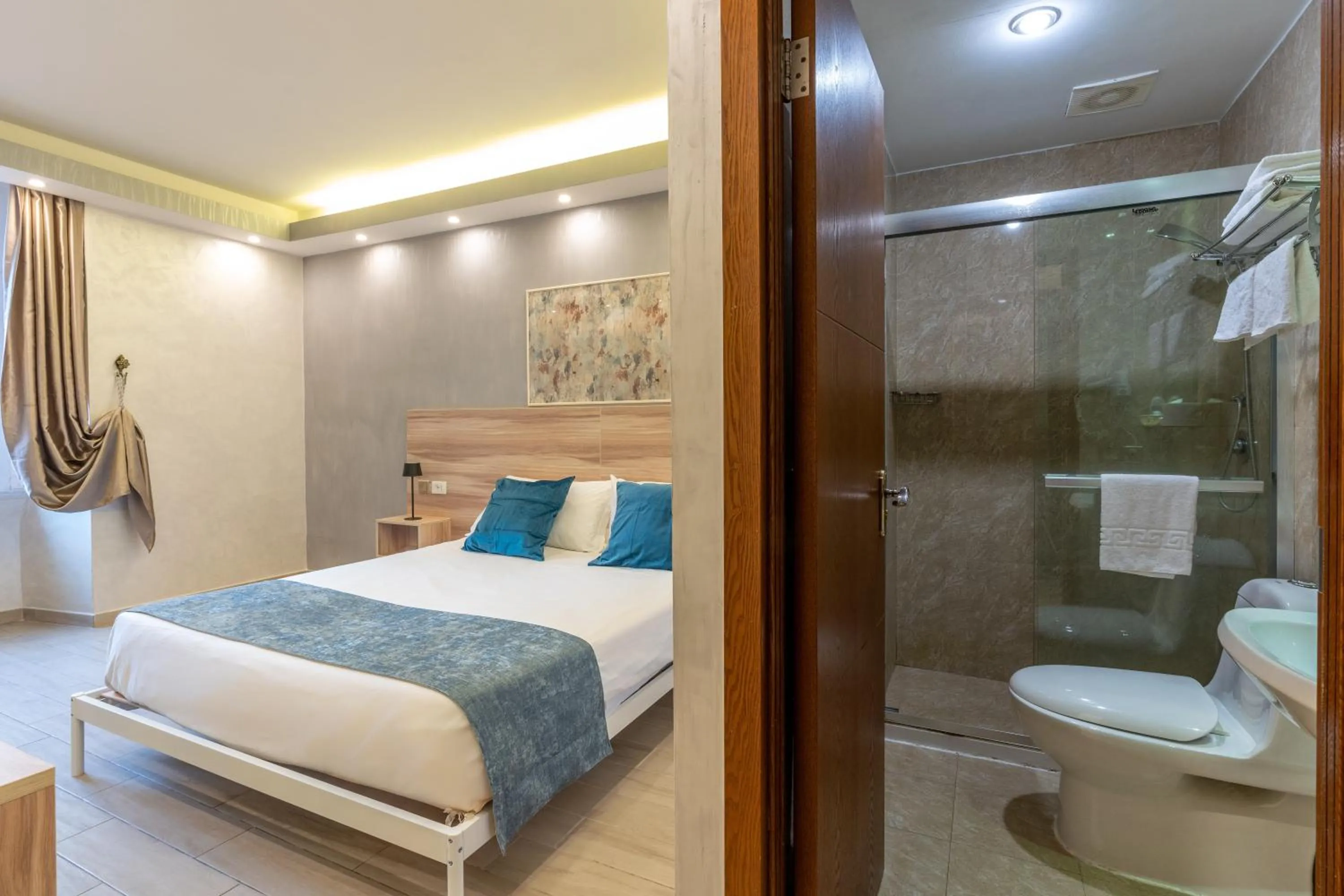 Bed in Drago D'Oro GUESTHOUSE - accross from metro Vittorio Emanuele