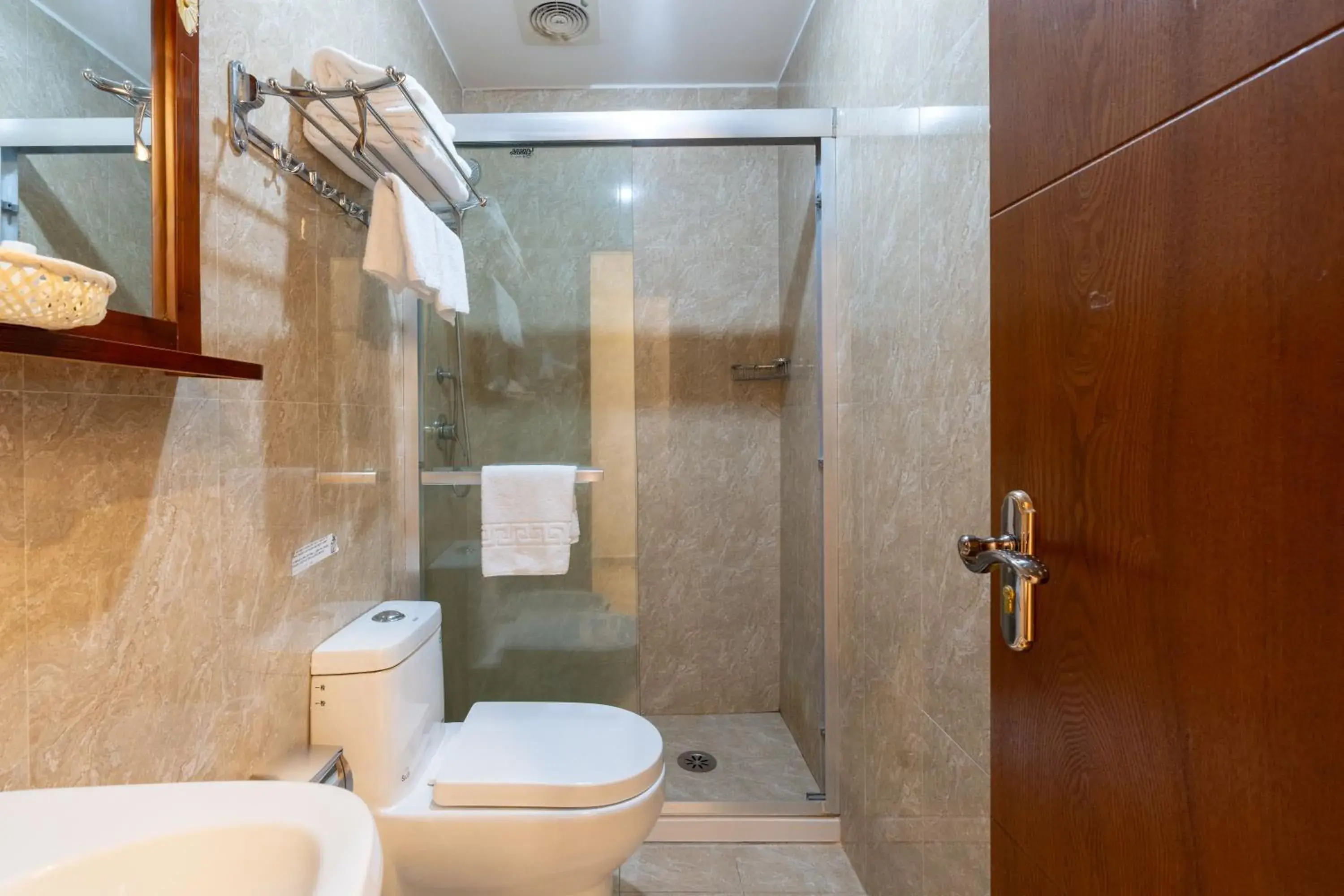 Standard Twin Room in Drago D'Oro GUESTHOUSE - accross from metro Vittorio Emanuele Standard Twin Room in Drago D'Oro GUESTHOUSE - accross from metro Vittorio Emanuele