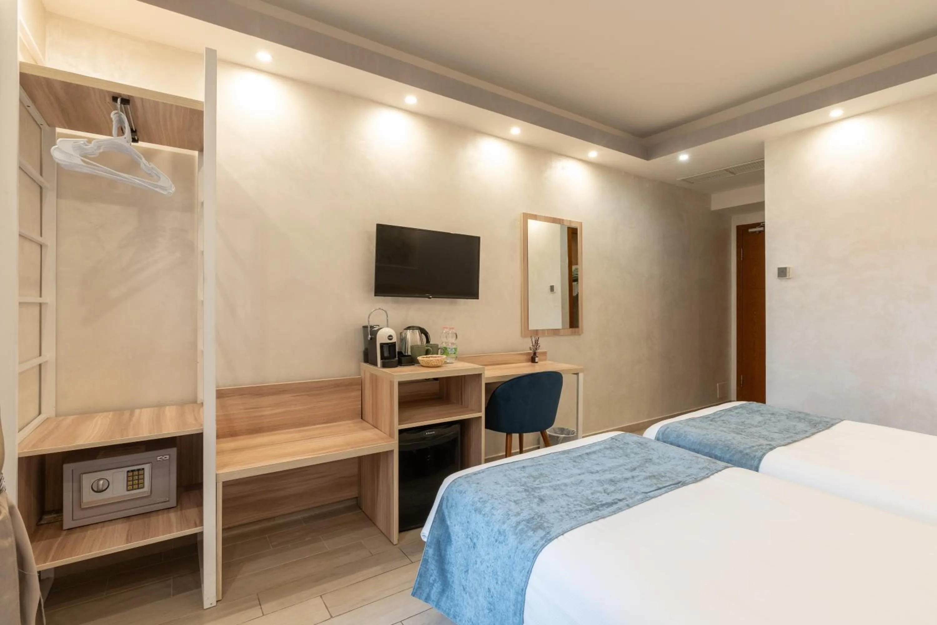 Bed in Drago D'Oro GUESTHOUSE - accross from metro Vittorio Emanuele