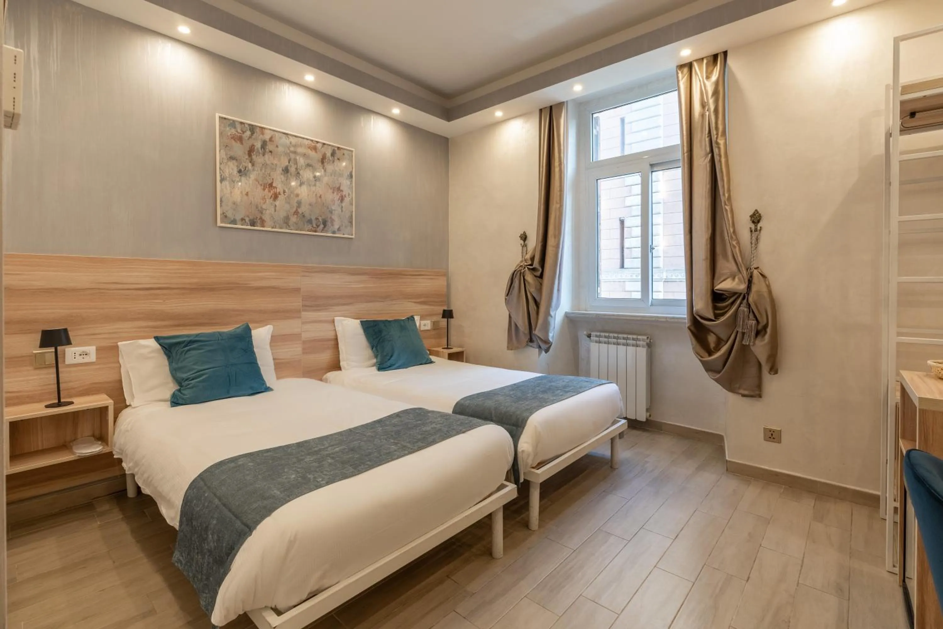 Bed in Drago D'Oro GUESTHOUSE - accross from metro Vittorio Emanuele