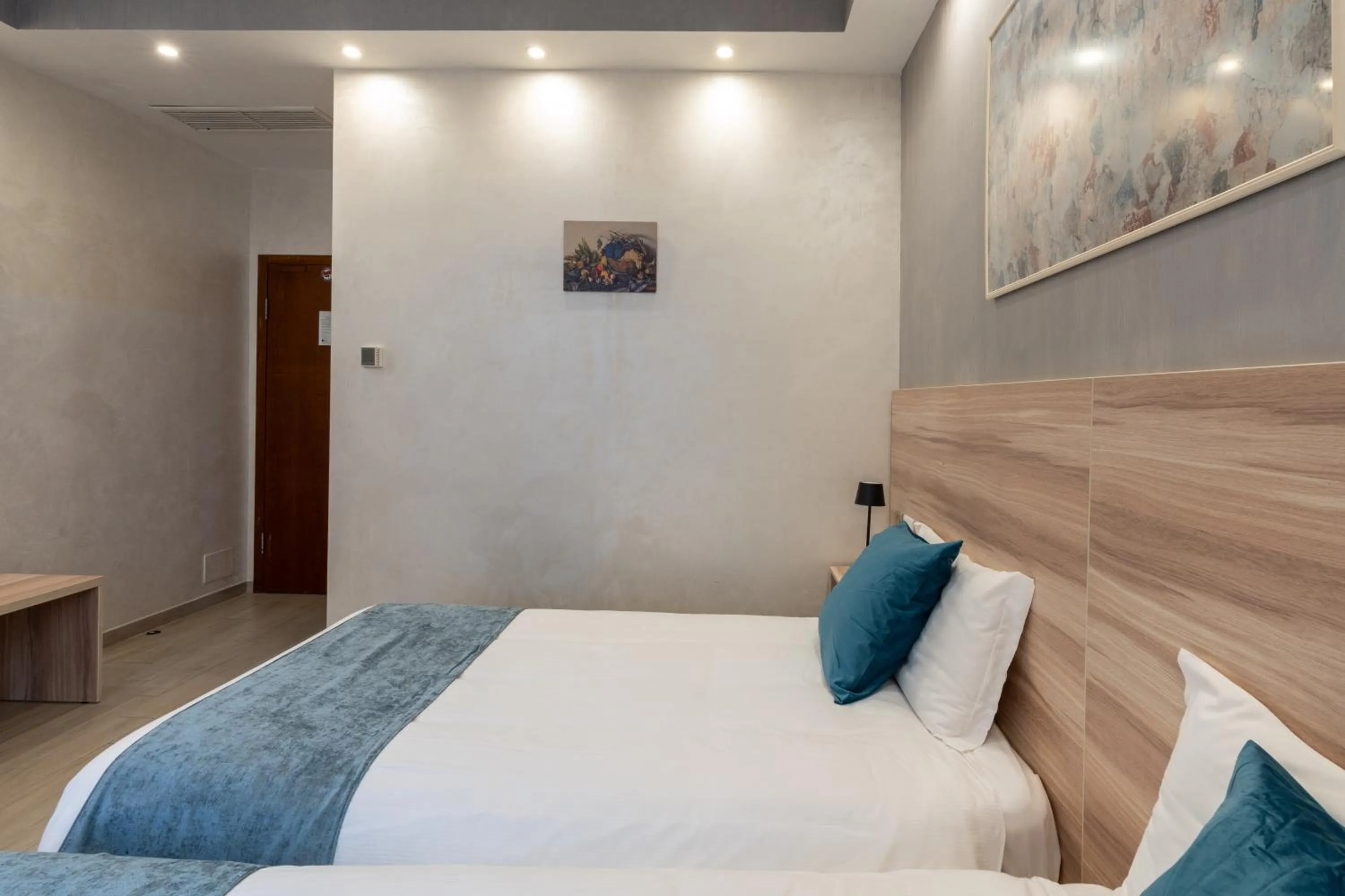 Bed in Drago D'Oro GUESTHOUSE - accross from metro Vittorio Emanuele