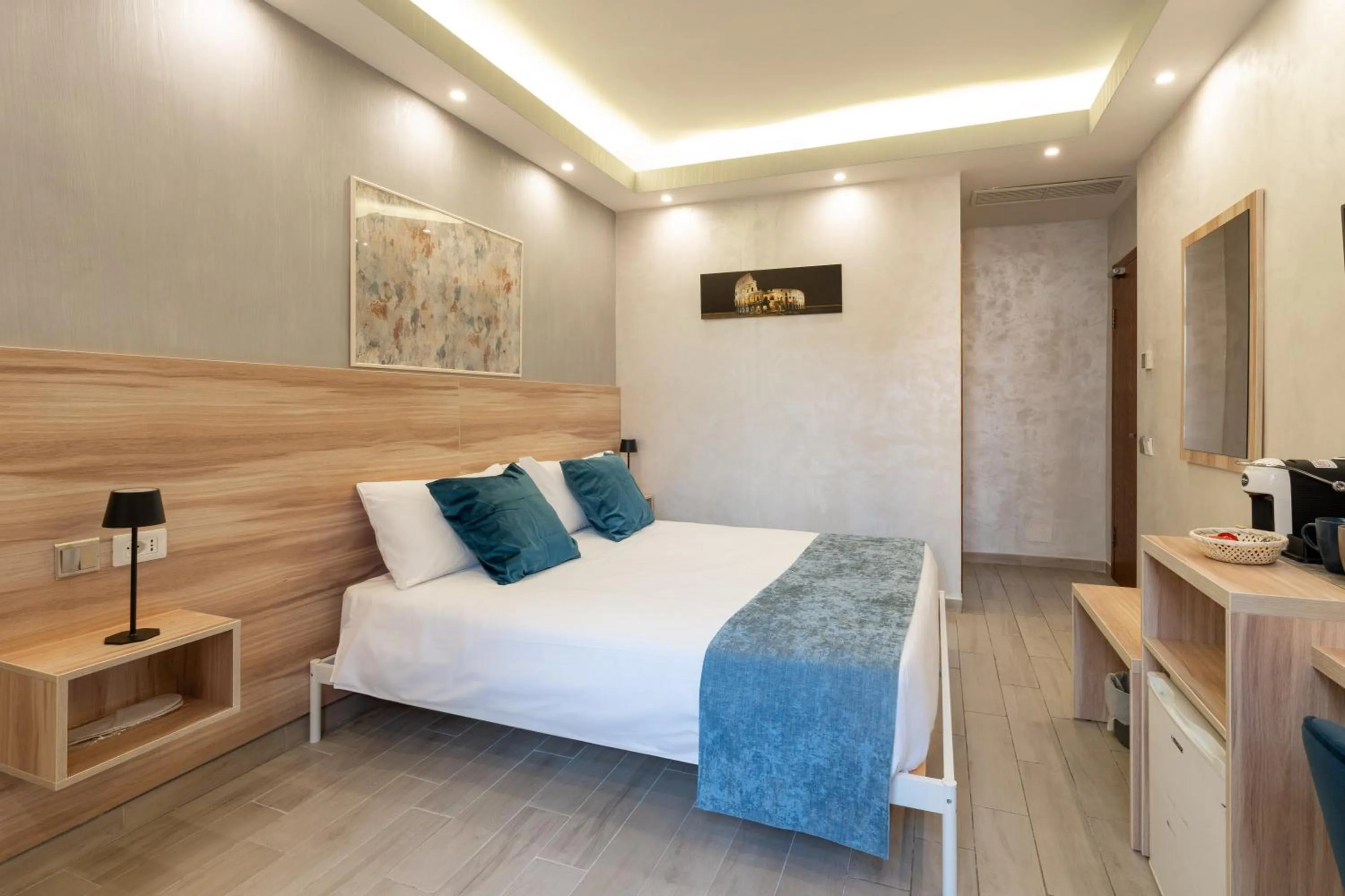 Bed in Drago D'Oro GUESTHOUSE - accross from metro Vittorio Emanuele