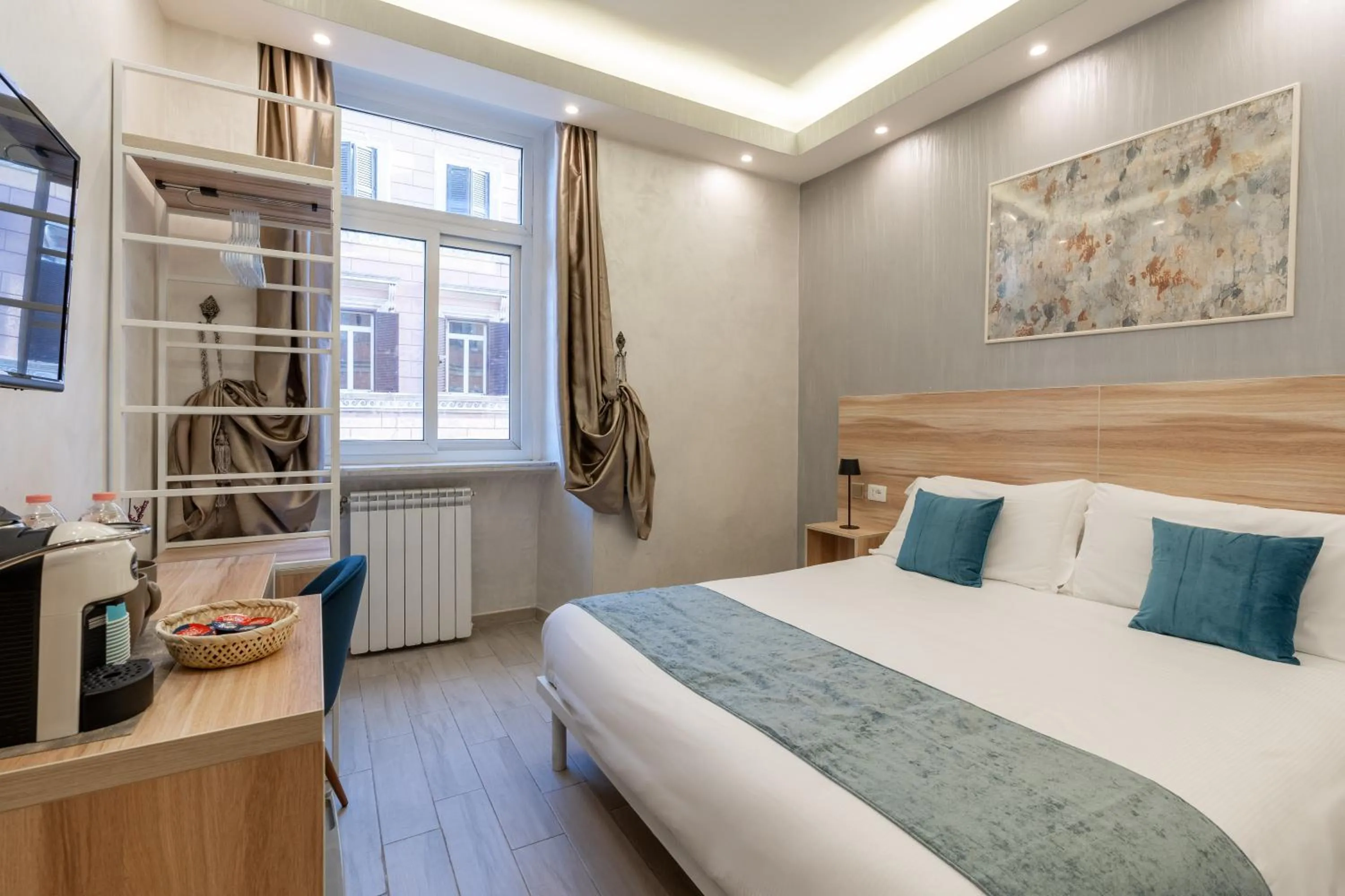 Bed in Drago D'Oro GUESTHOUSE - accross from metro Vittorio Emanuele