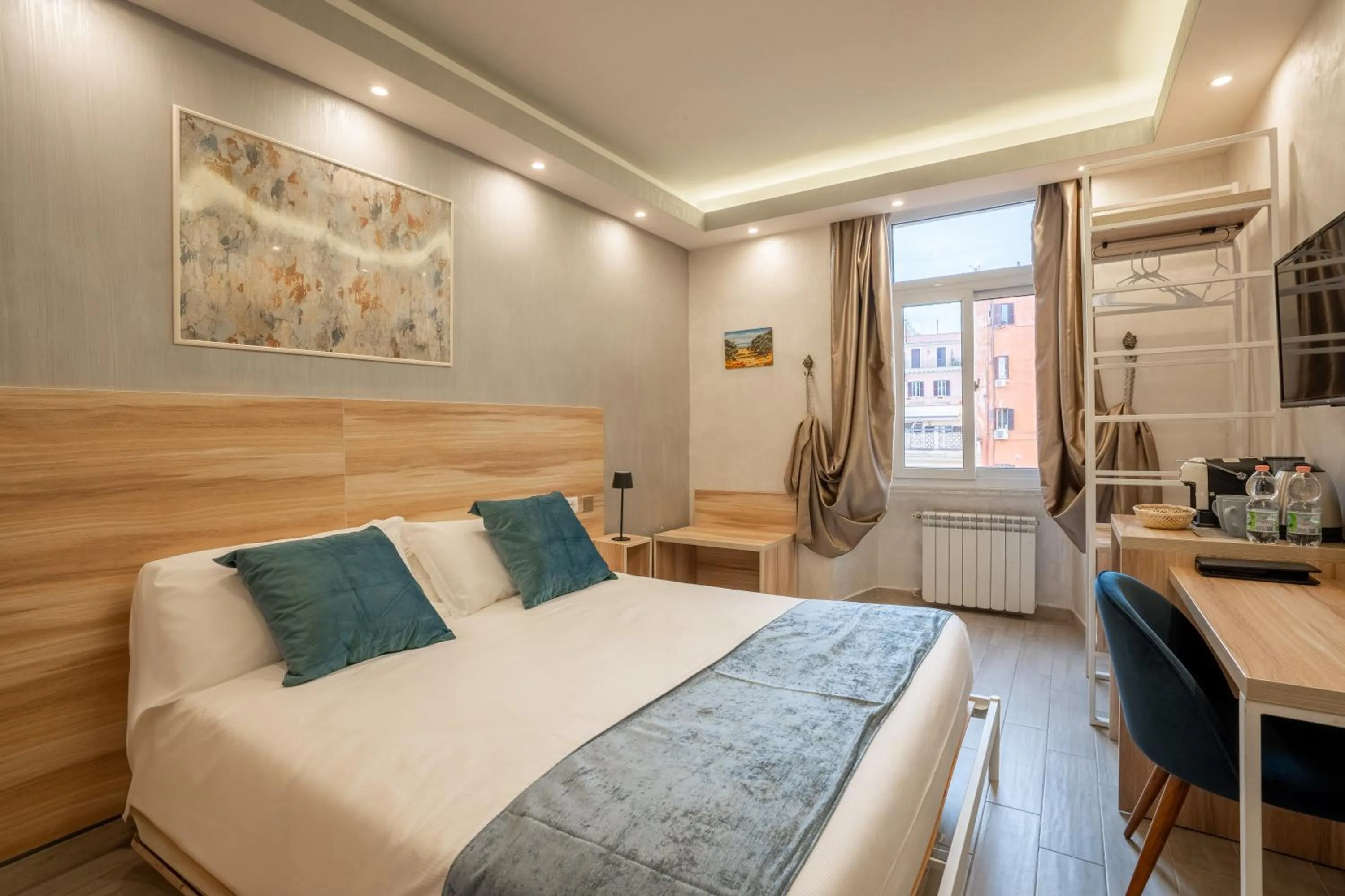 Bed in Drago D'Oro GUESTHOUSE - accross from metro Vittorio Emanuele