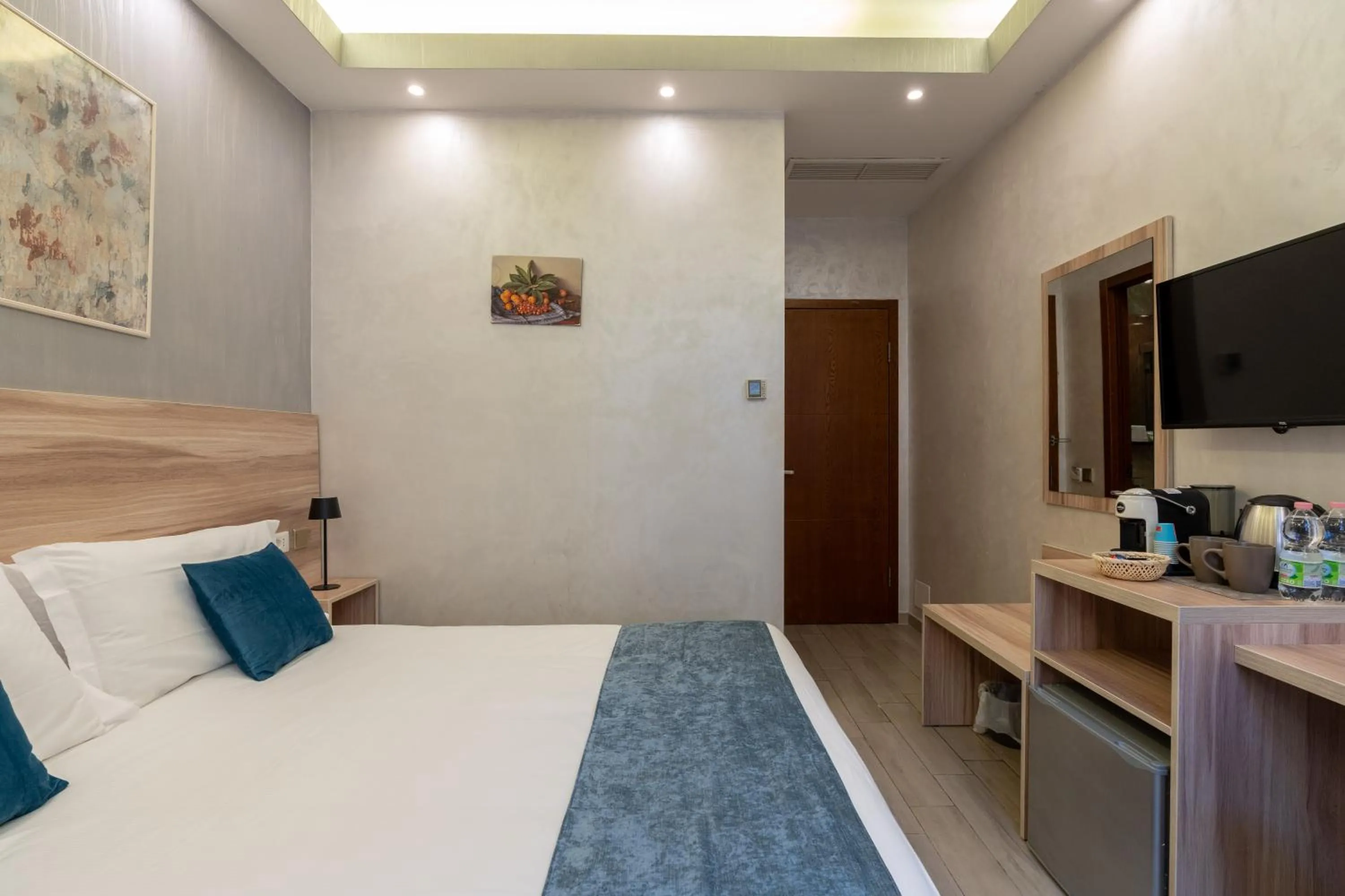 Bed in Drago D'Oro GUESTHOUSE - accross from metro Vittorio Emanuele