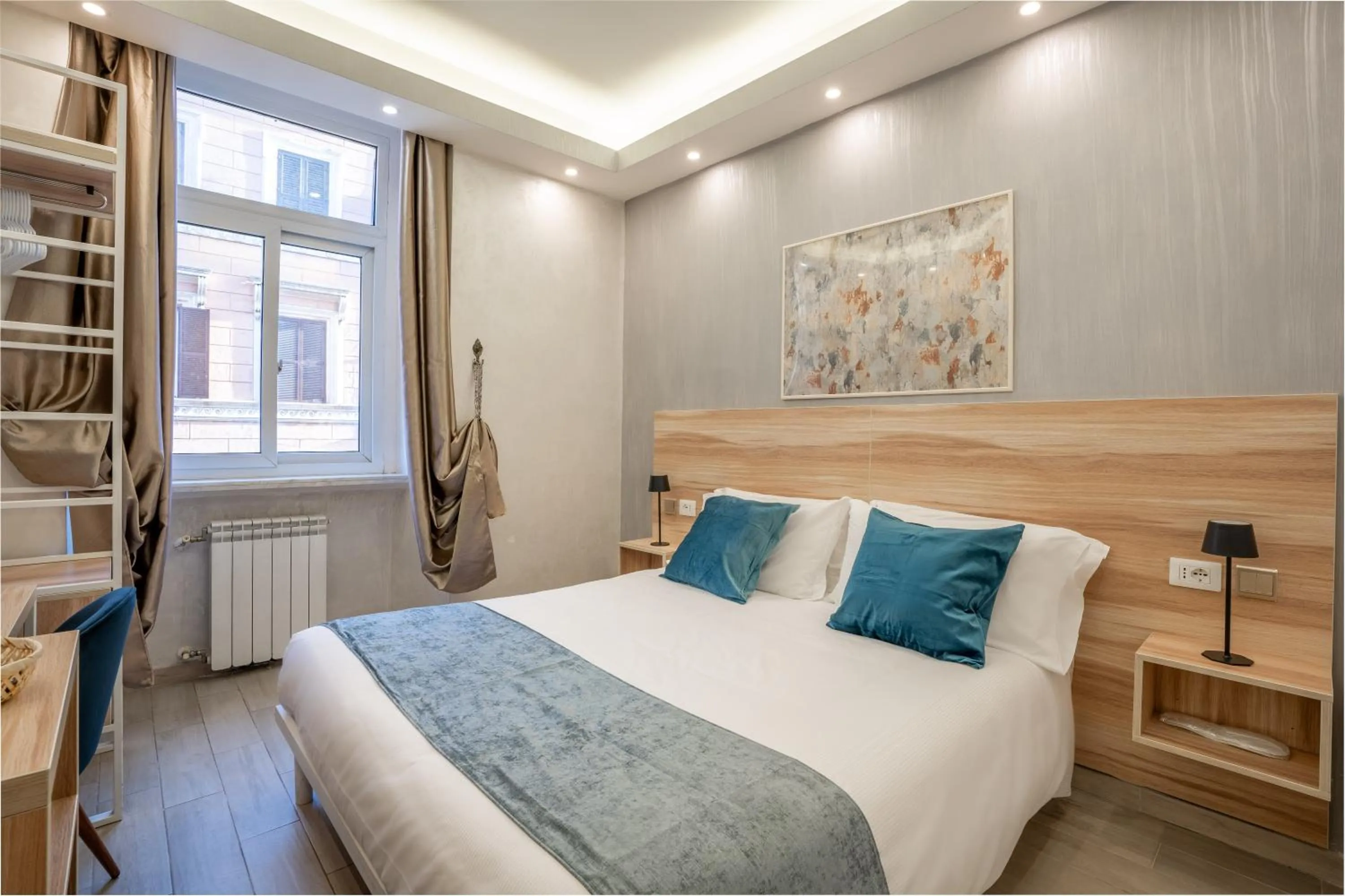 Bed in Drago D'Oro GUESTHOUSE - accross from metro Vittorio Emanuele