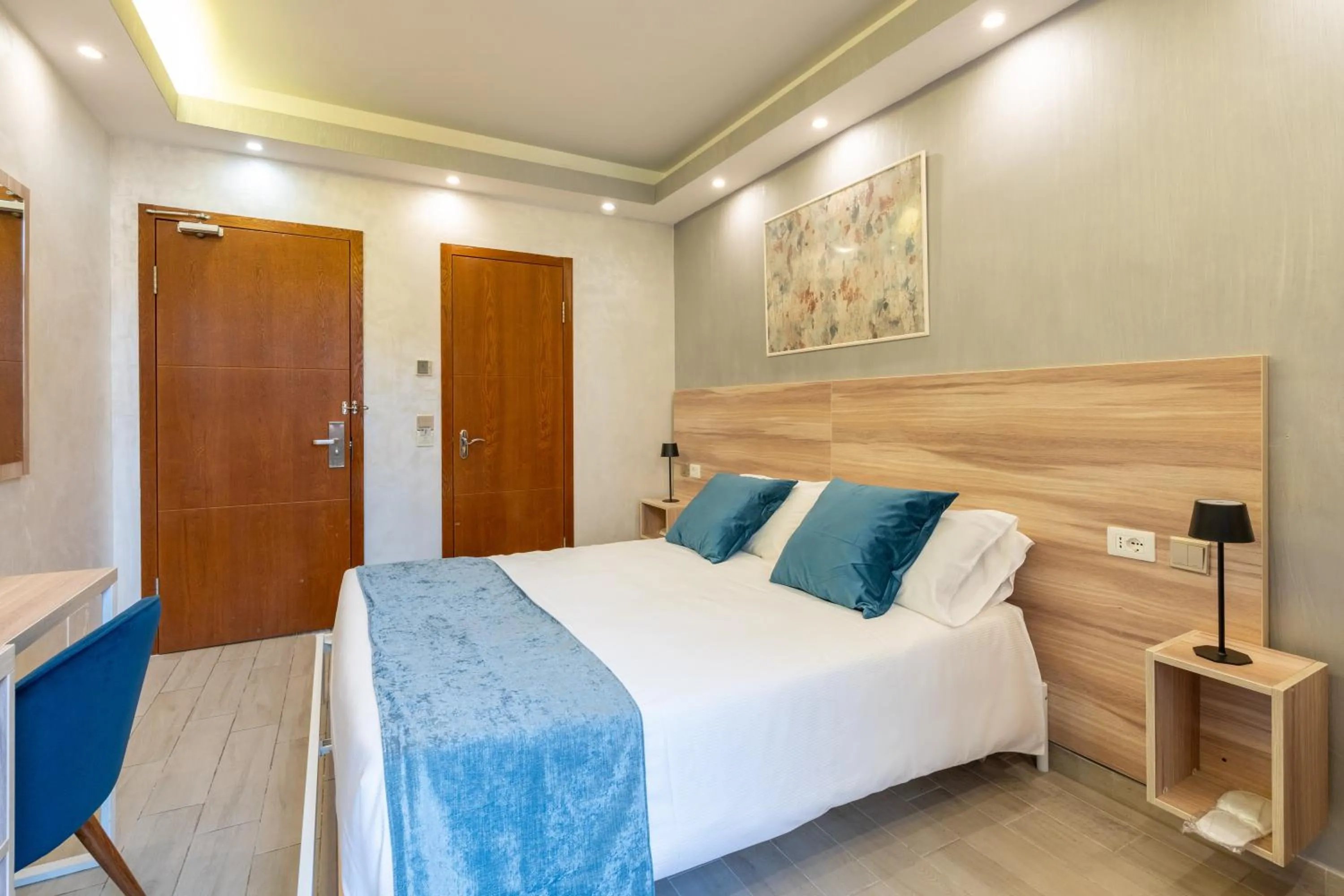 Bed in Drago D'Oro GUESTHOUSE - accross from metro Vittorio Emanuele