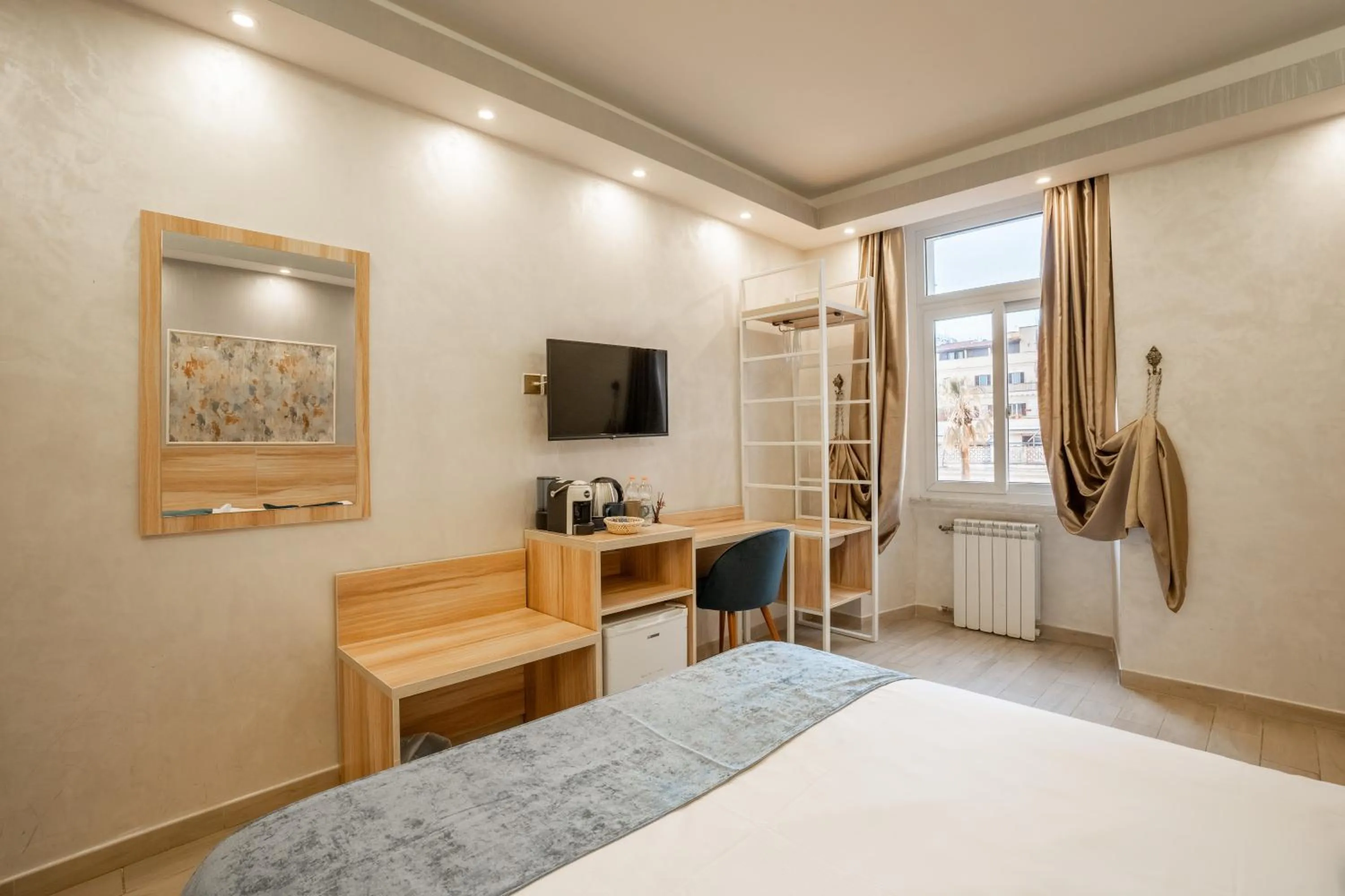 Bed in Drago D'Oro GUESTHOUSE - accross from metro Vittorio Emanuele