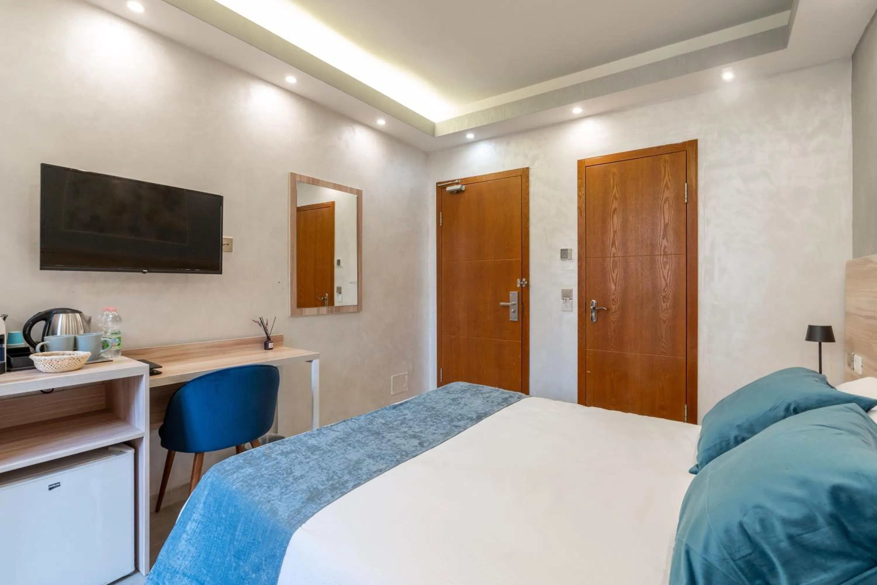 Bed in Drago D'Oro GUESTHOUSE - accross from metro Vittorio Emanuele