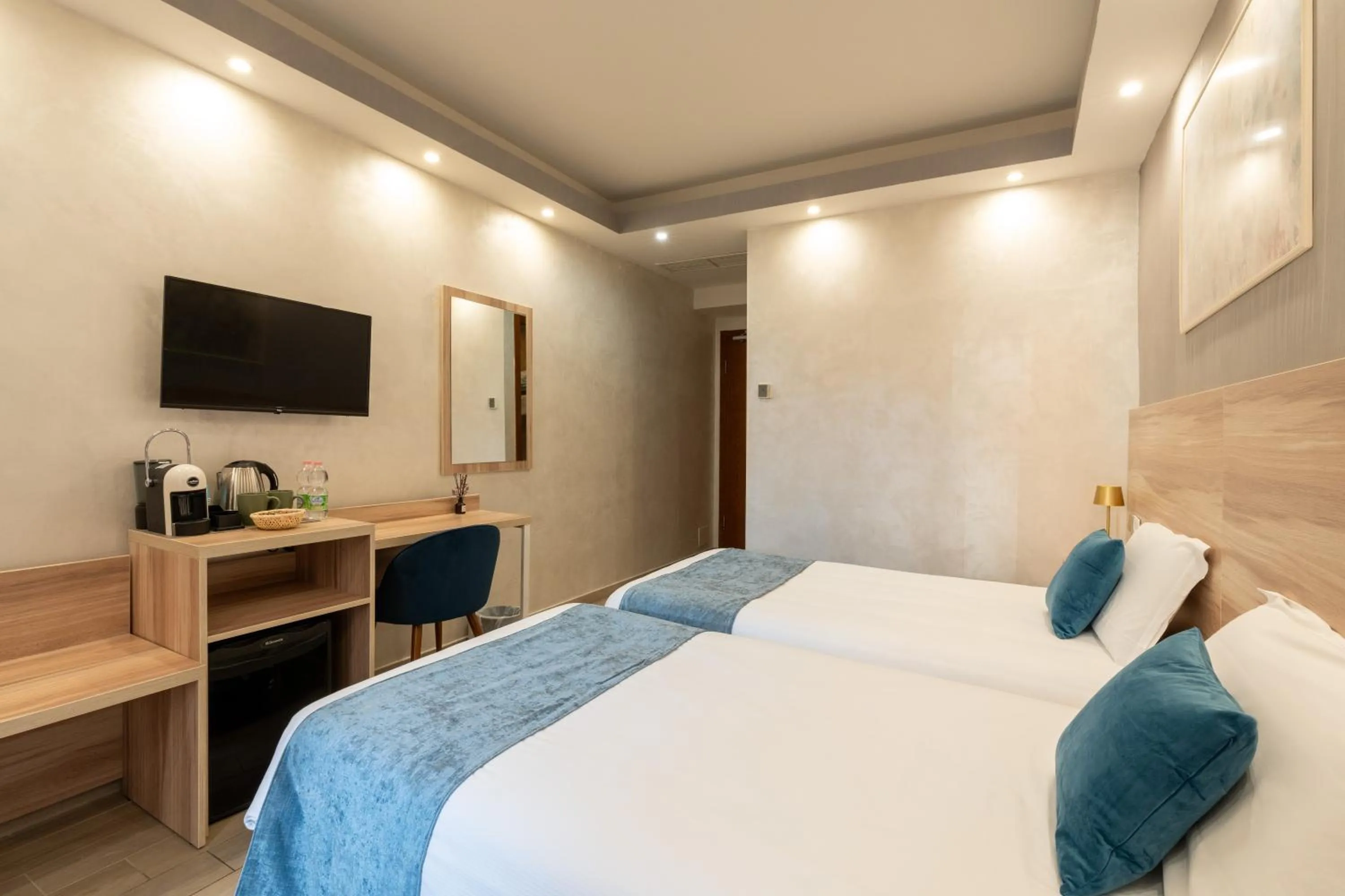 Bed in Drago D'Oro GUESTHOUSE - accross from metro Vittorio Emanuele