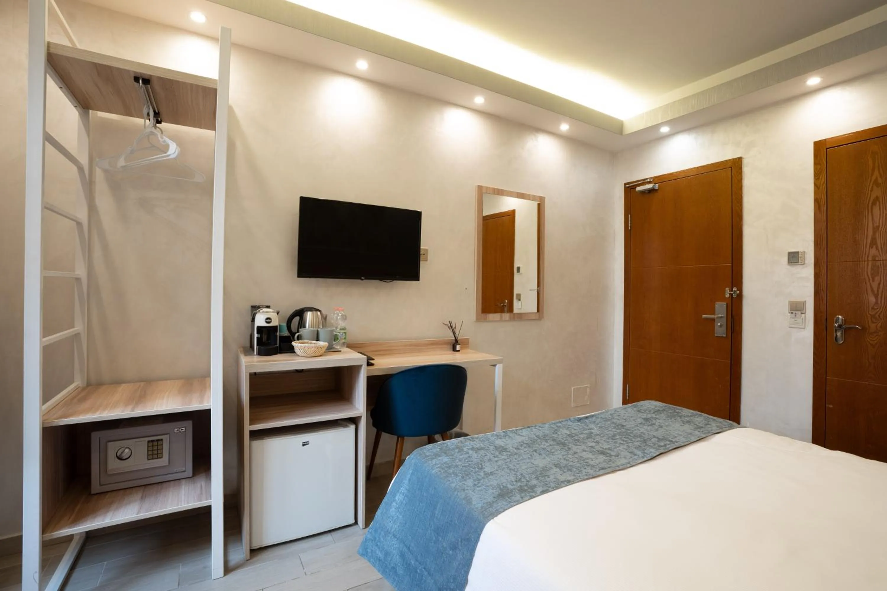 Bed in Drago D'Oro GUESTHOUSE - accross from metro Vittorio Emanuele