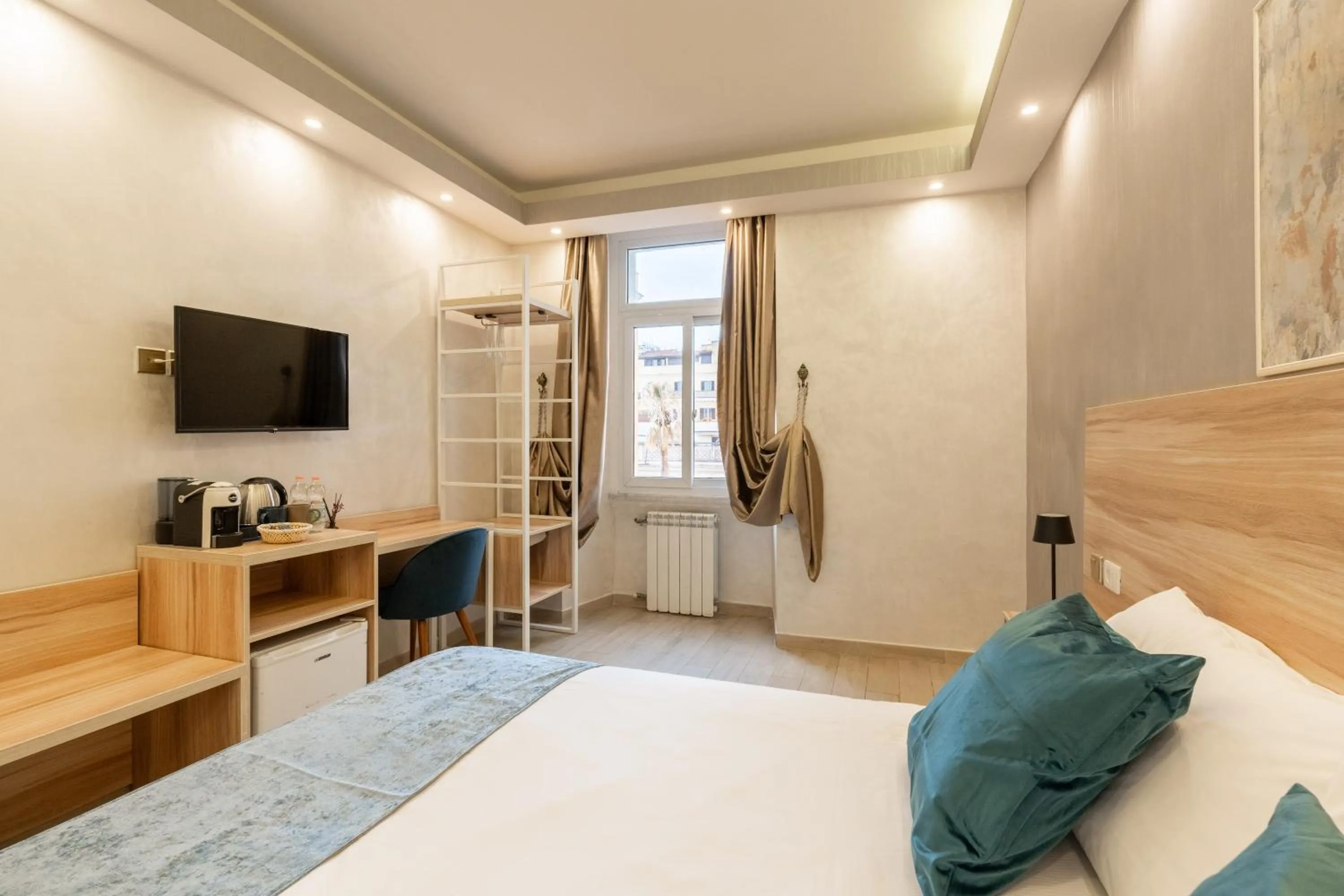 Bed in Drago D'Oro GUESTHOUSE - accross from metro Vittorio Emanuele