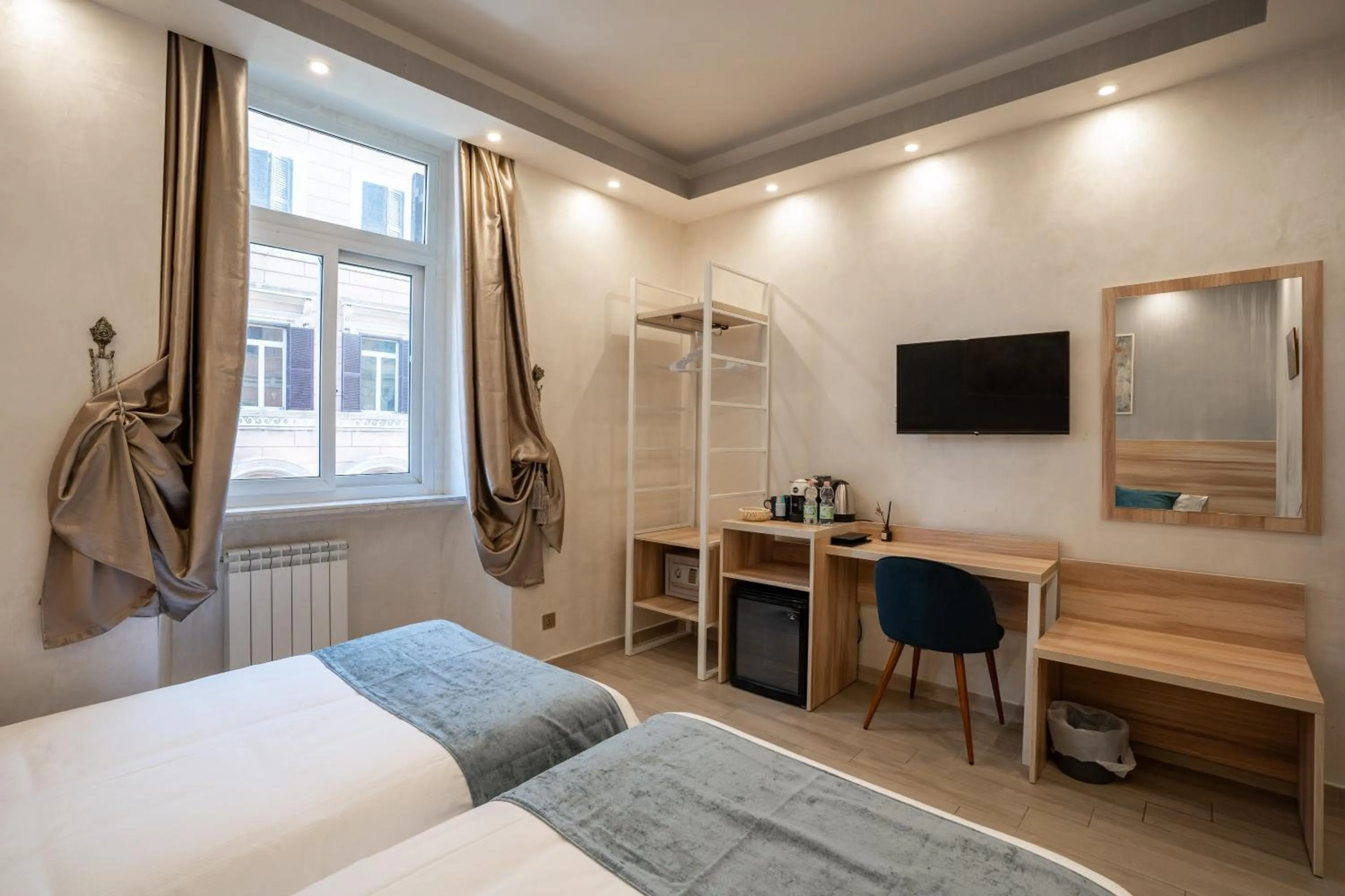 Bed in Drago D'Oro GUESTHOUSE - accross from metro Vittorio Emanuele