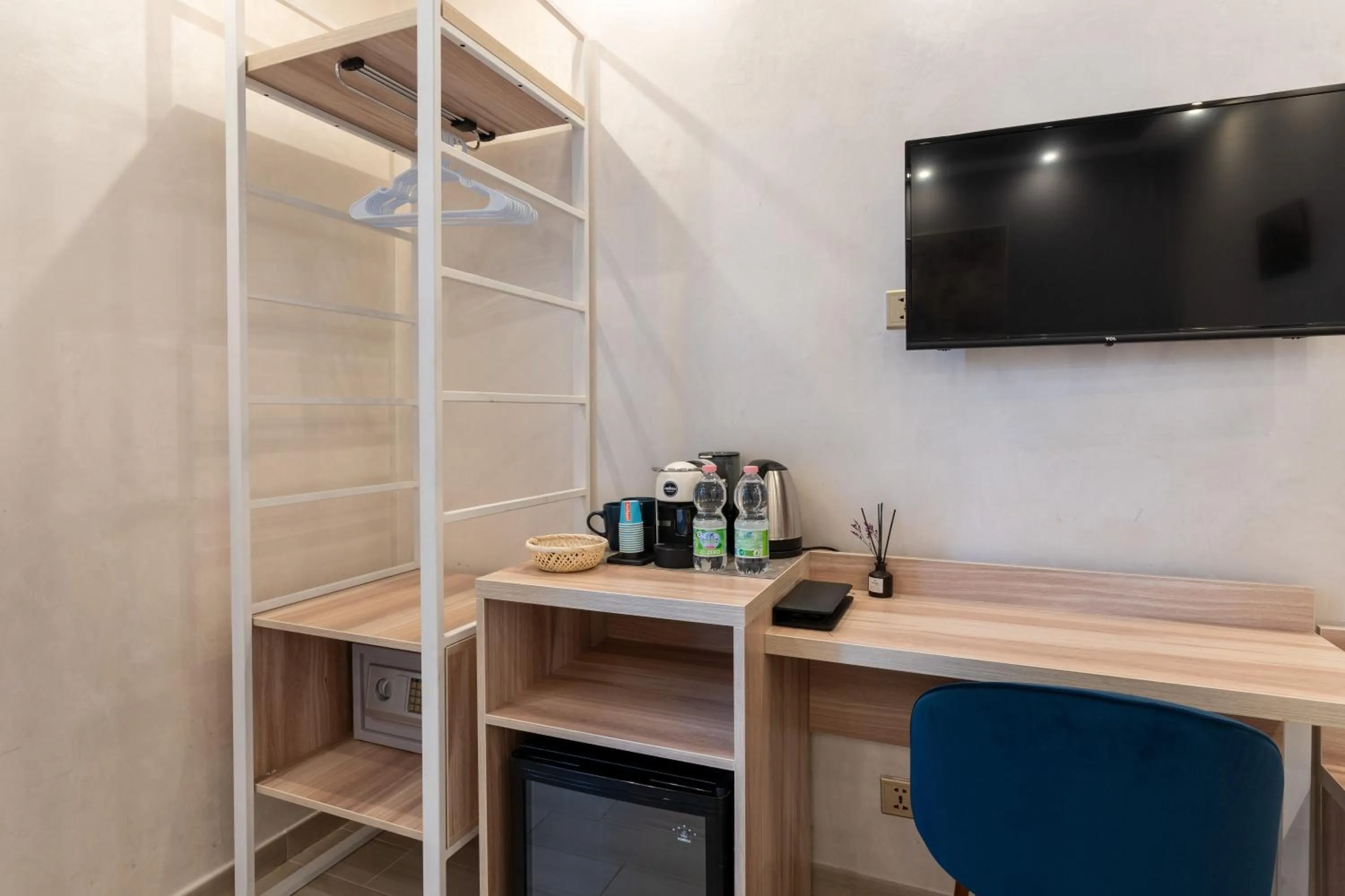 Drago D'Oro GUESTHOUSE - accross from metro Vittorio Emanuele