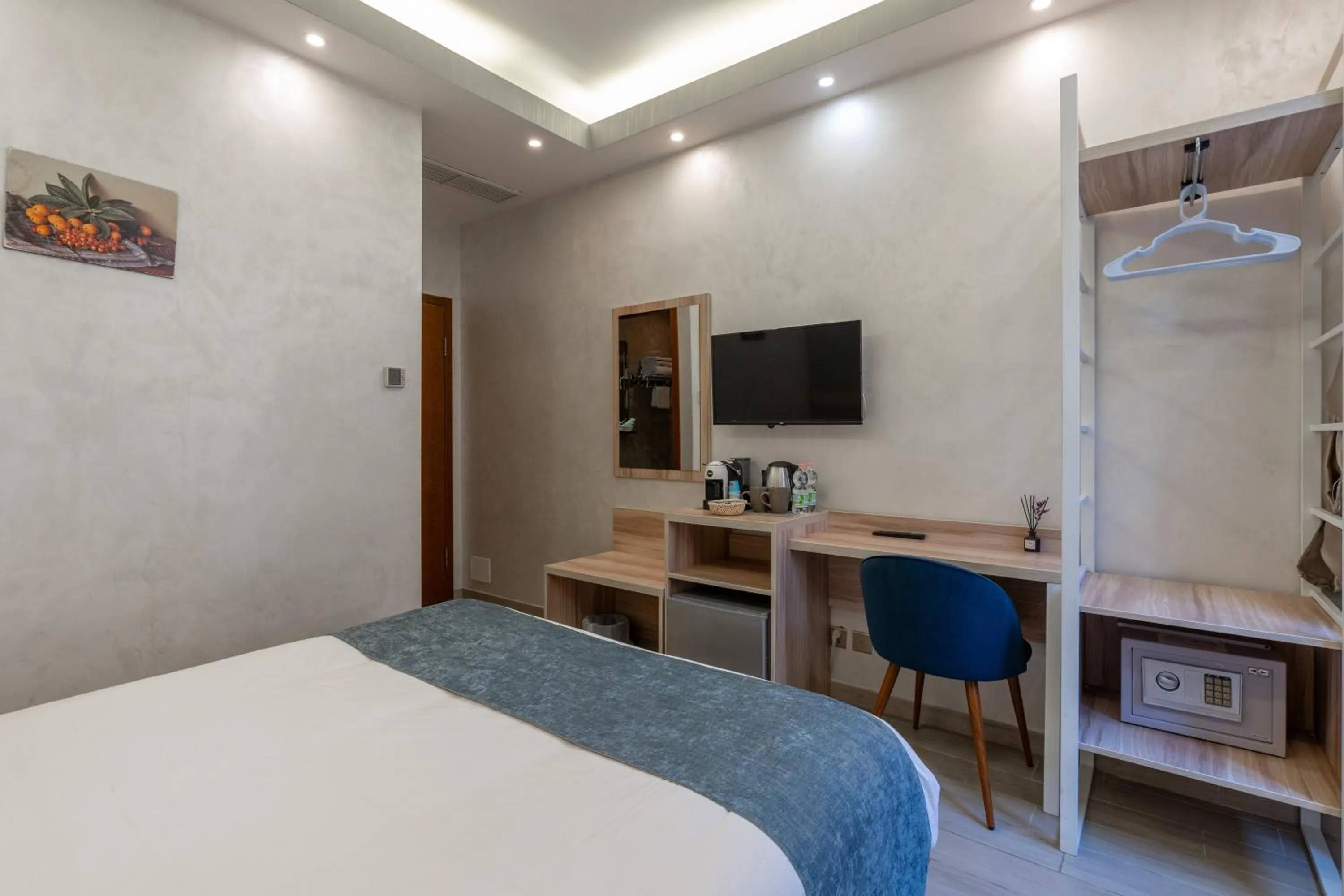 Bed in Drago D'Oro GUESTHOUSE - accross from metro Vittorio Emanuele