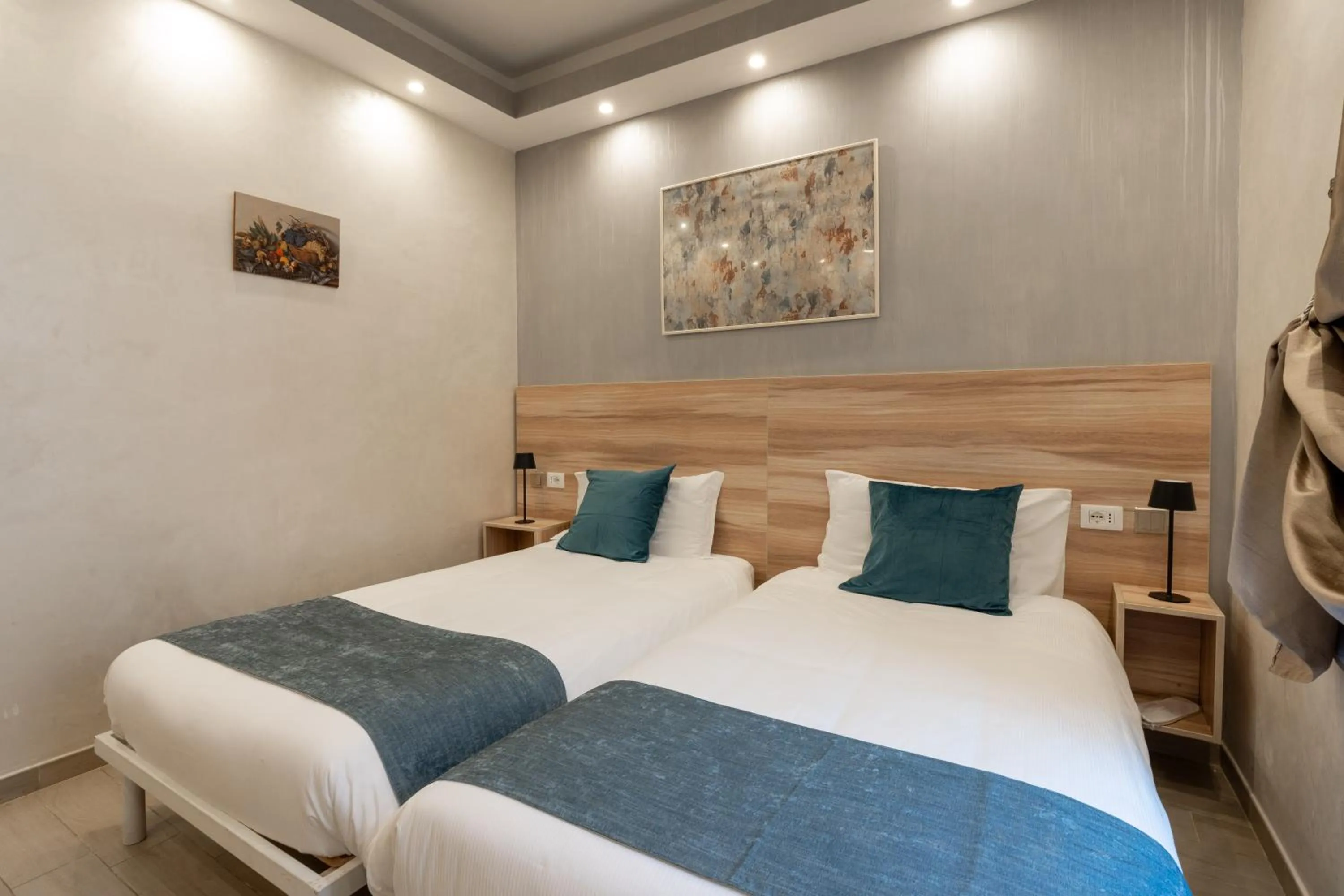 Bed in Drago D'Oro GUESTHOUSE - accross from metro Vittorio Emanuele