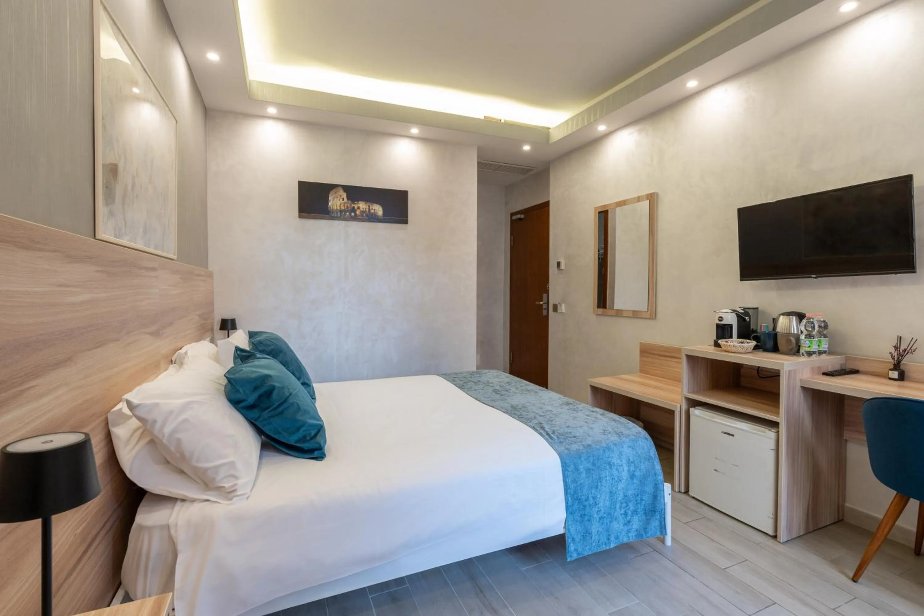 Bed in Drago D'Oro GUESTHOUSE - accross from metro Vittorio Emanuele