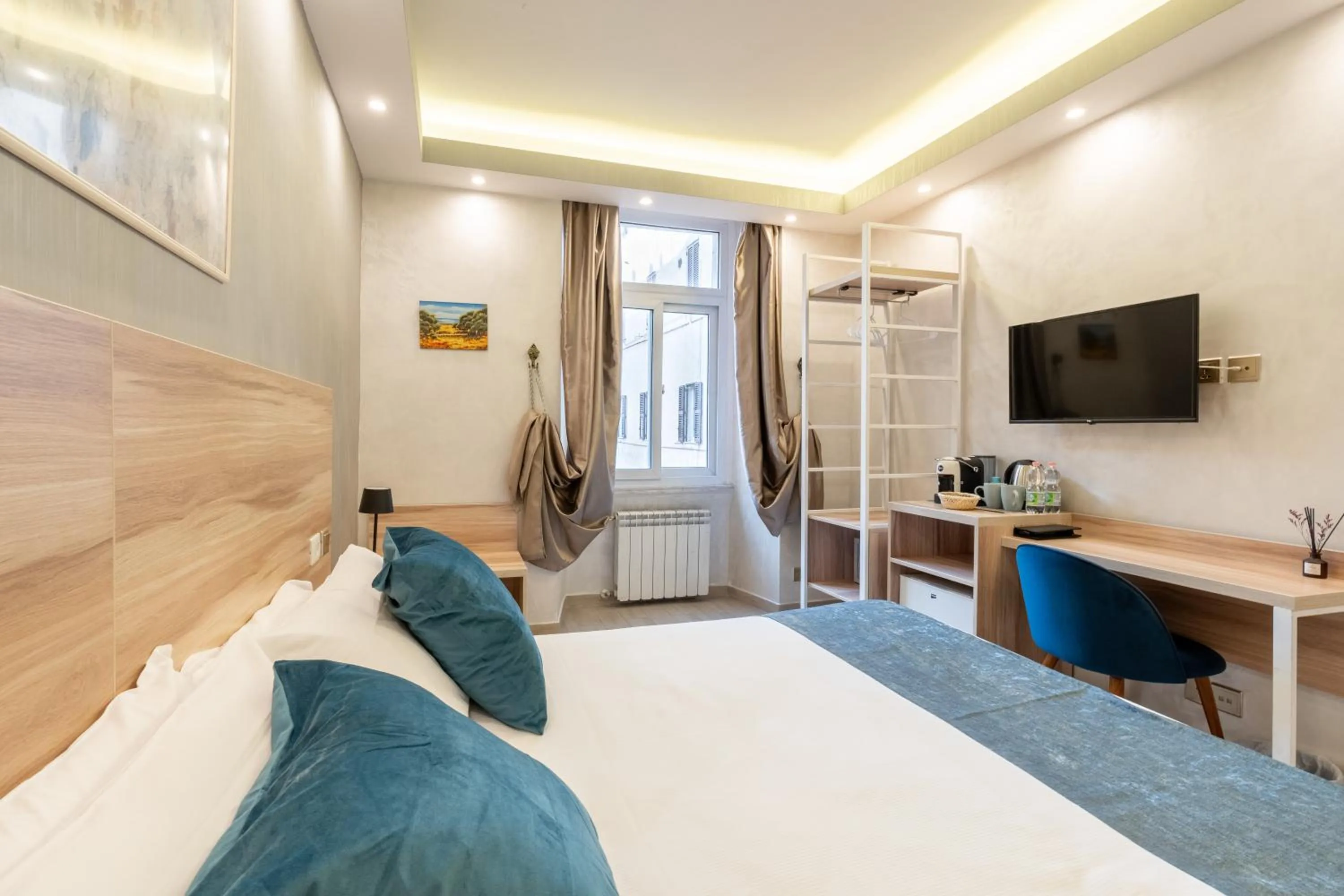 Bed in Drago D'Oro GUESTHOUSE - accross from metro Vittorio Emanuele