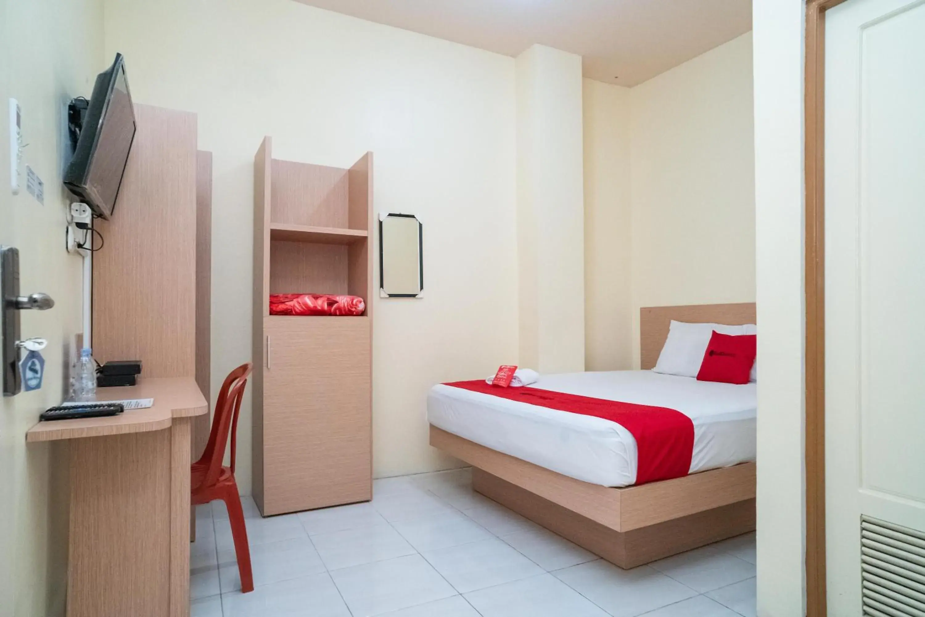 Bed in RedDoorz Syariah near Taman Siring 2 Bed in RedDoorz Syariah near Taman Siring 2