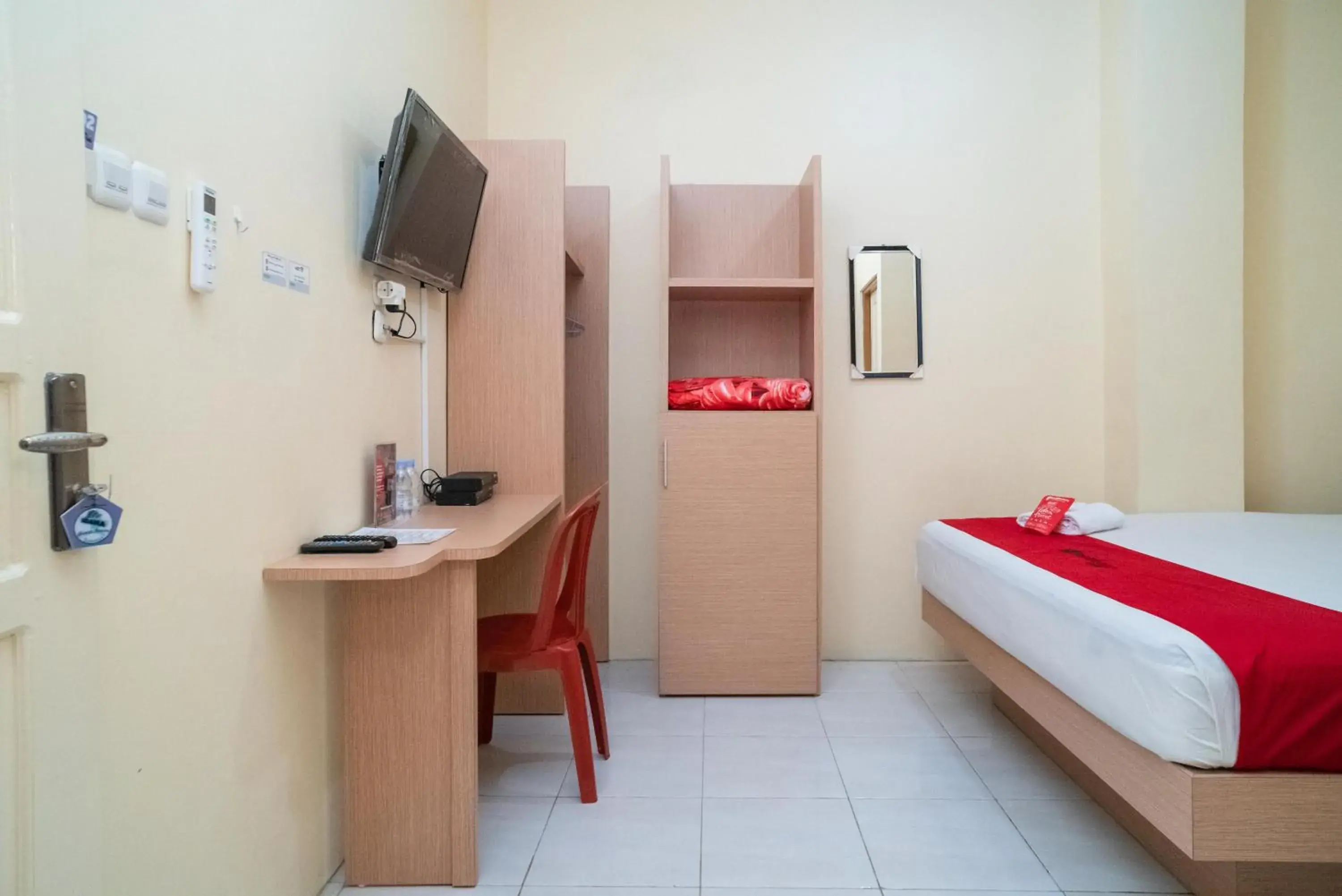 Bed in RedDoorz Syariah near Taman Siring 2 Bed in RedDoorz Syariah near Taman Siring 2