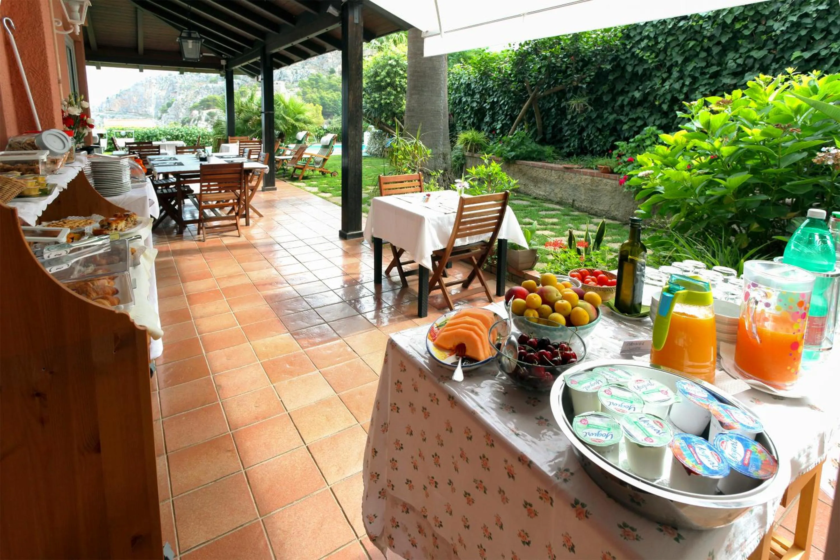 Restaurant/places to eat in B&B Villa Di Giorgi