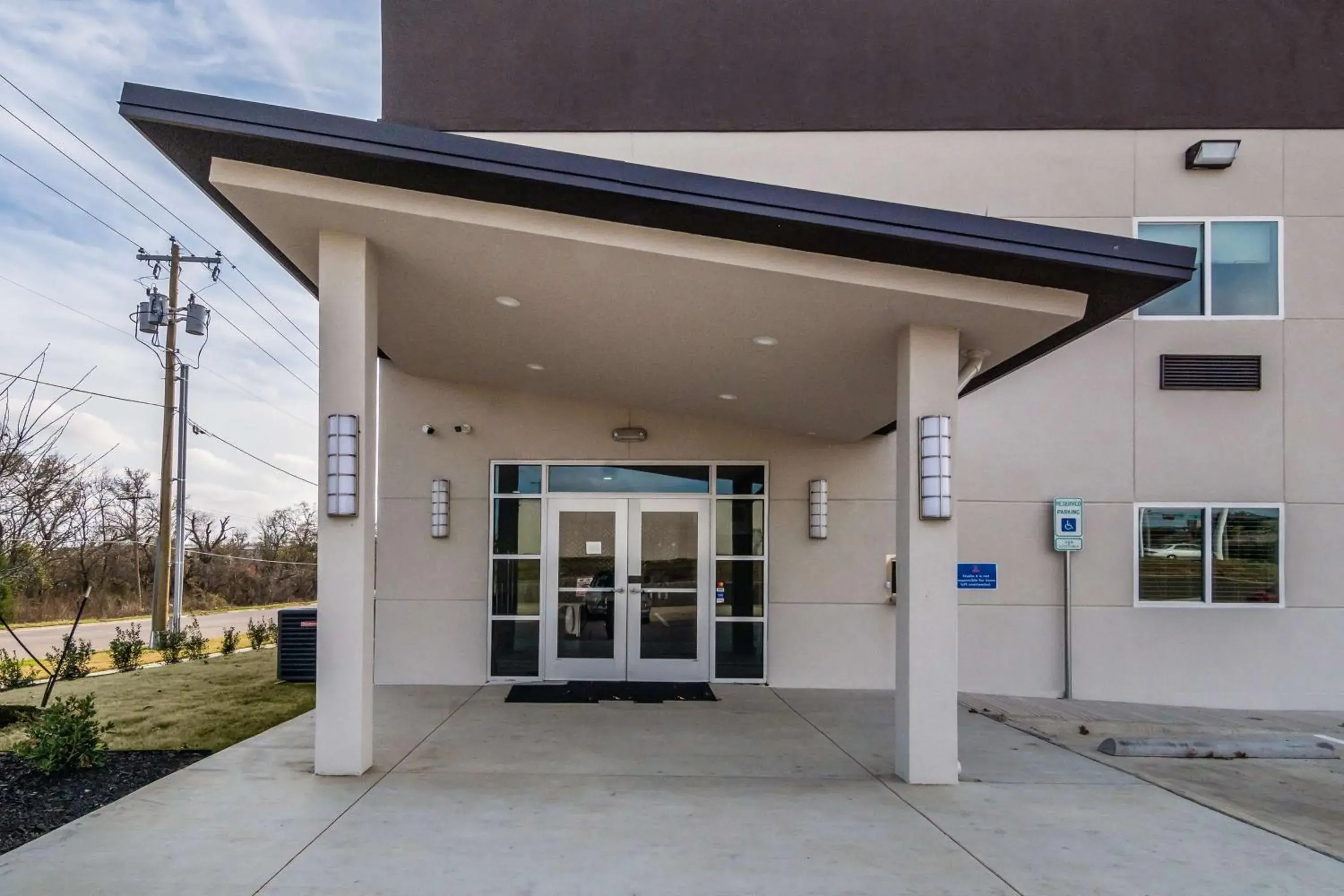 Property building in Studio 6-Mesquite, TX - Dallas Property building in Studio 6-Mesquite, TX - Dallas