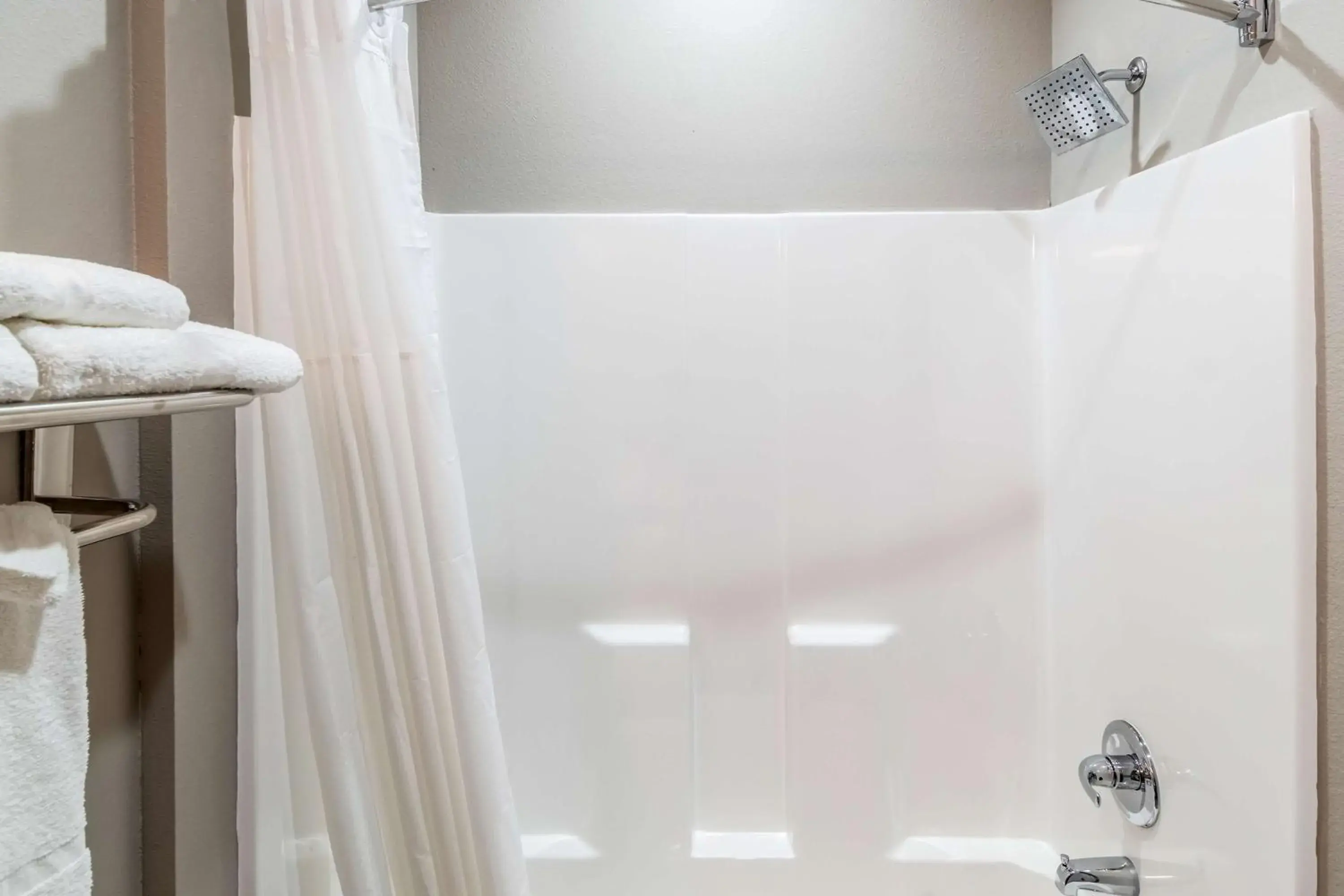 Bathroom in Studio 6-Mesquite, TX - Dallas Bathroom in Studio 6-Mesquite, TX - Dallas