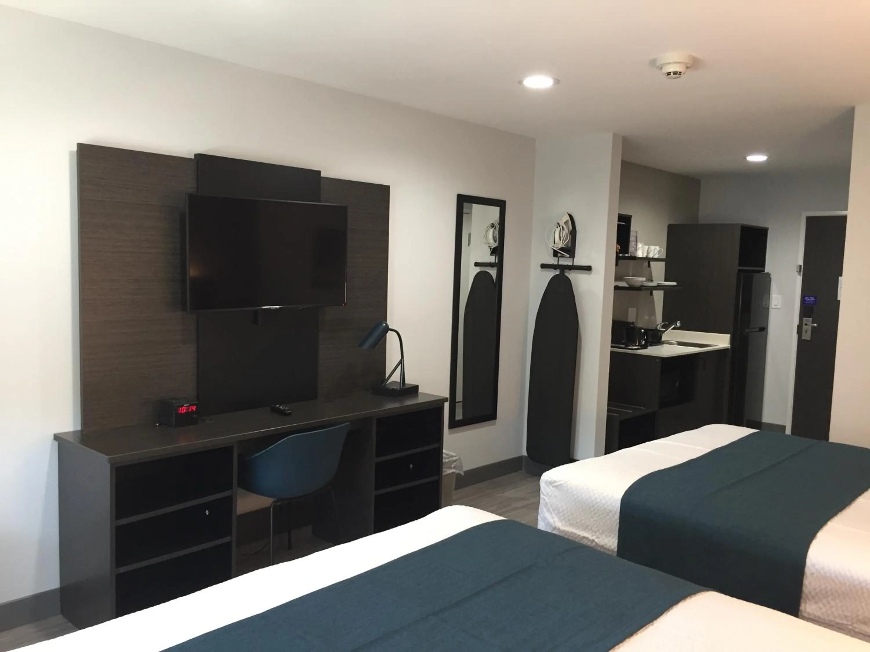 Photo of the whole room, Bed in Studio 6-Mesquite, TX - Dallas