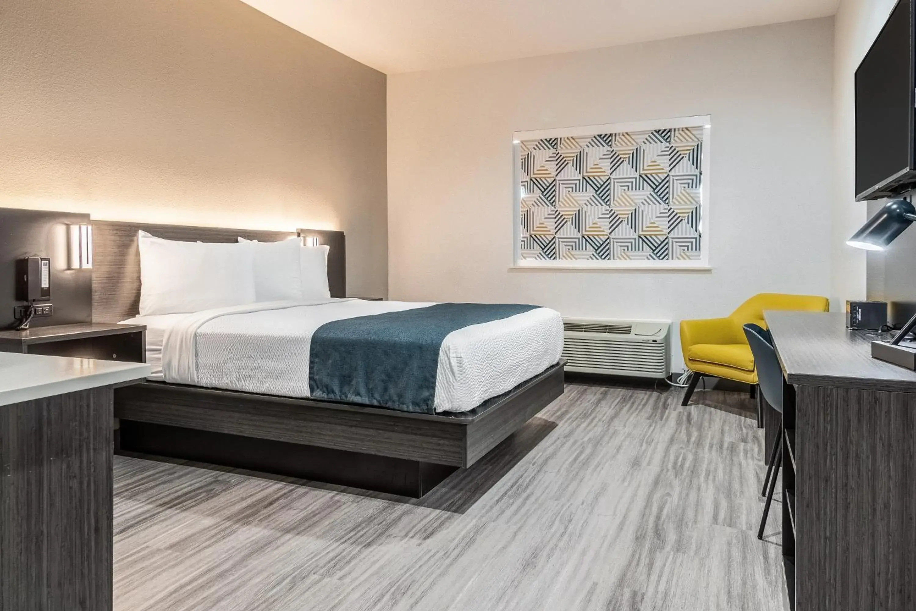 Bedroom, Bed in Studio 6-Mesquite, TX - Dallas Bedroom, Bed in Studio 6-Mesquite, TX - Dallas