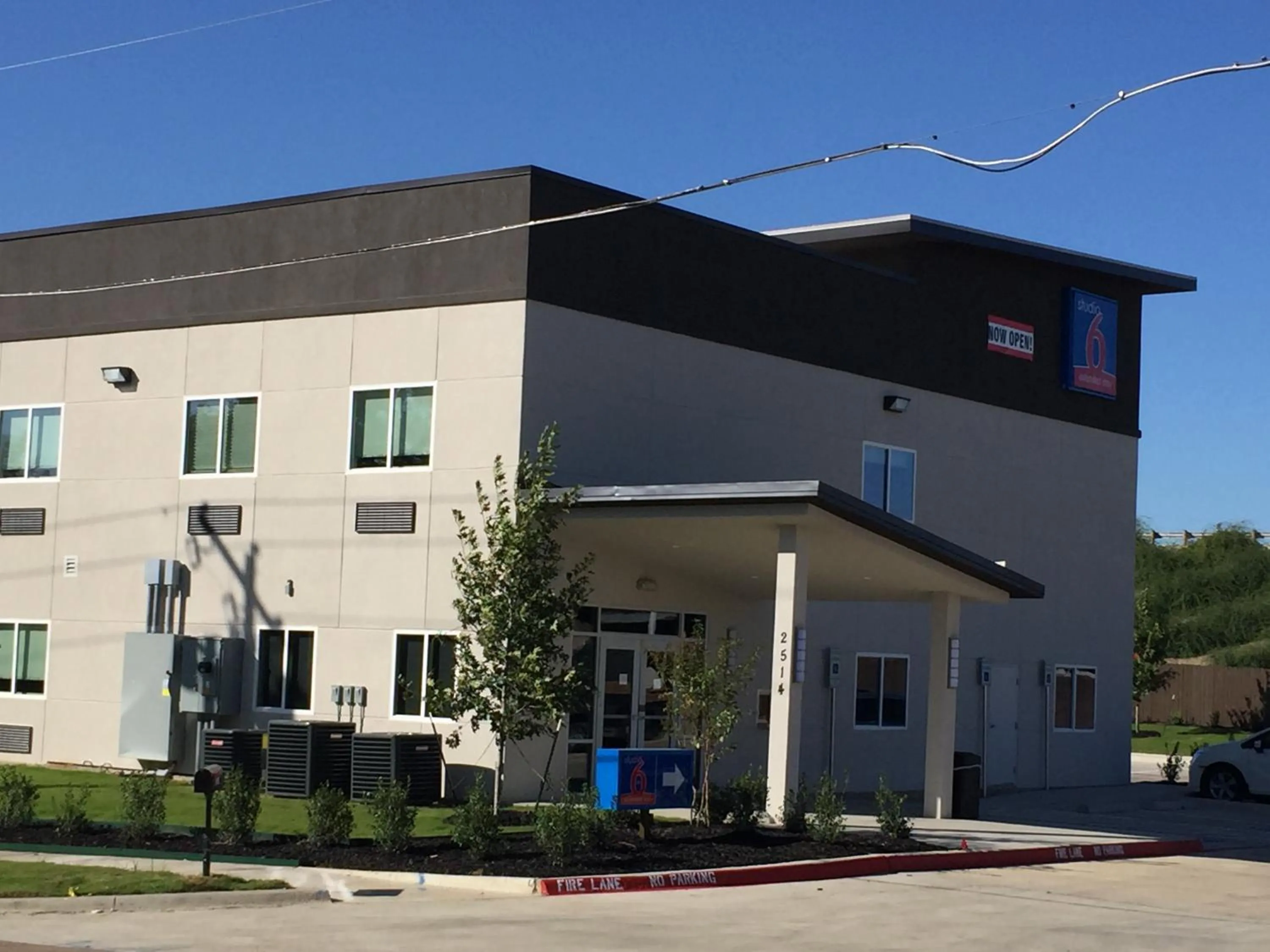 Facade/entrance in Studio 6-Mesquite, TX - Dallas