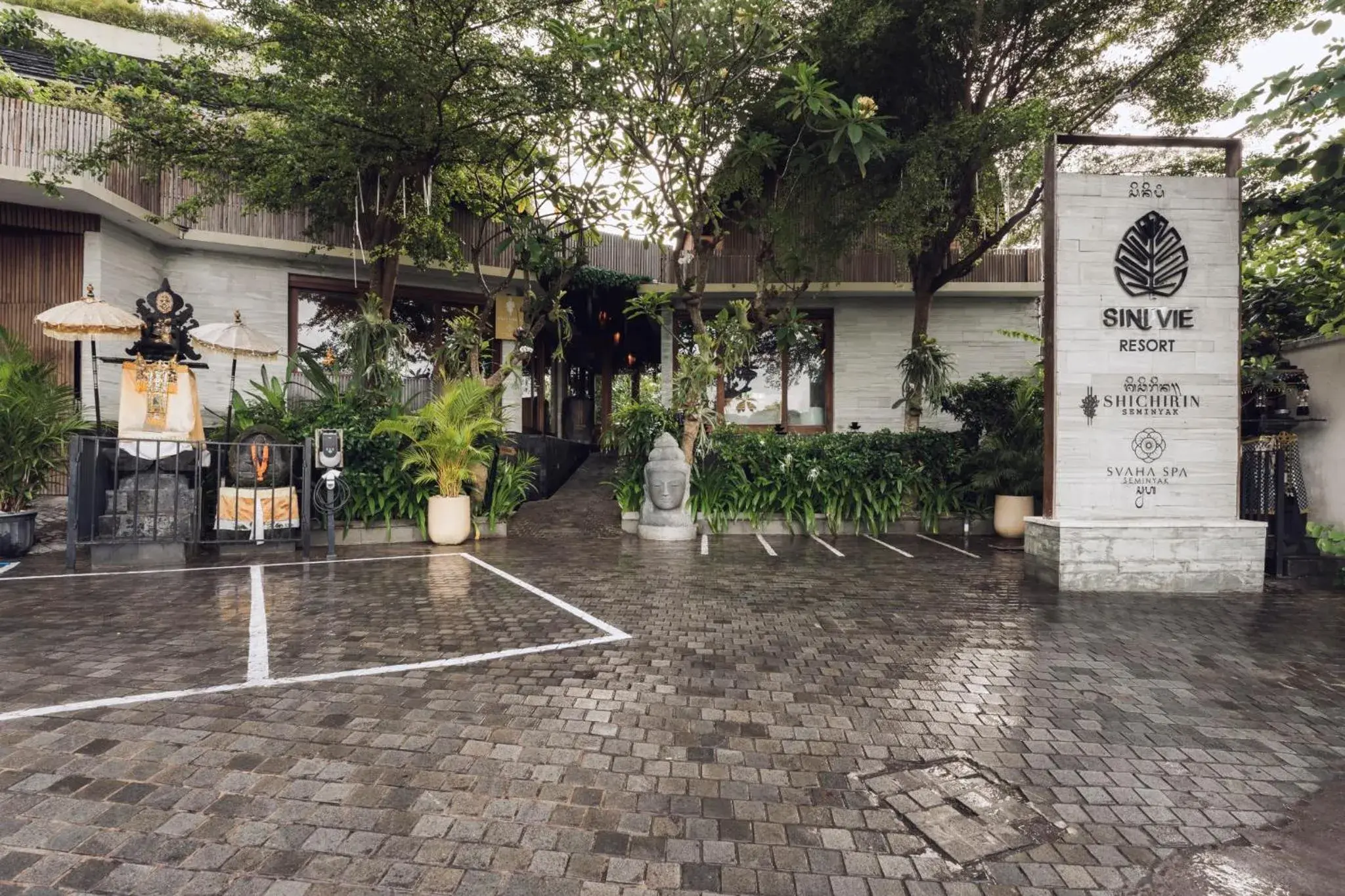 Facade/entrance in Sini Vie Resort & Spa Seminyak by Ini Vie Hospitality Facade/entrance in Sini Vie Resort & Spa Seminyak by Ini Vie Hospitality