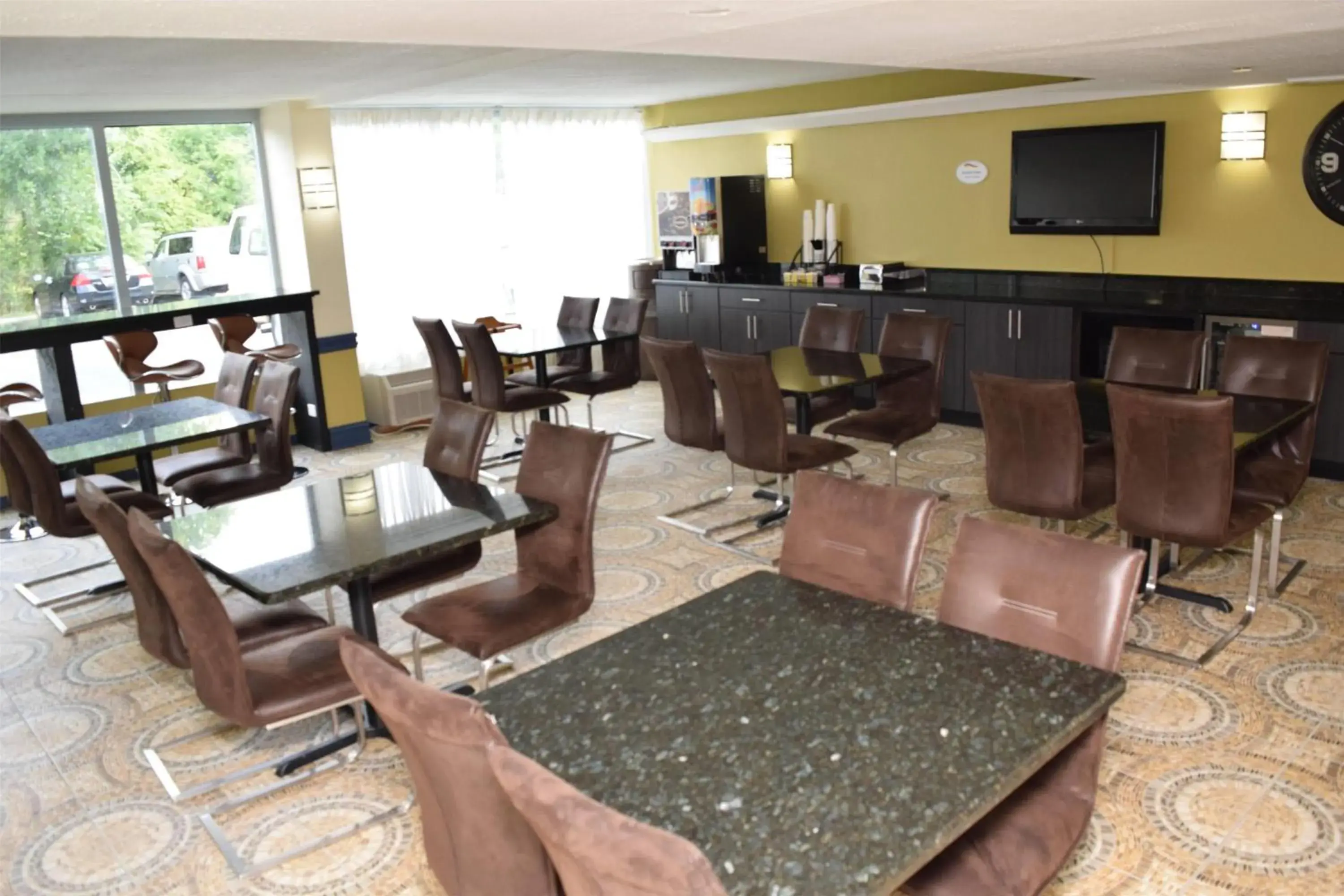 Breakfast in Baymont by Wyndham - Chicago - Addison - O'Hare Breakfast in Baymont by Wyndham - Chicago - Addison - O'Hare