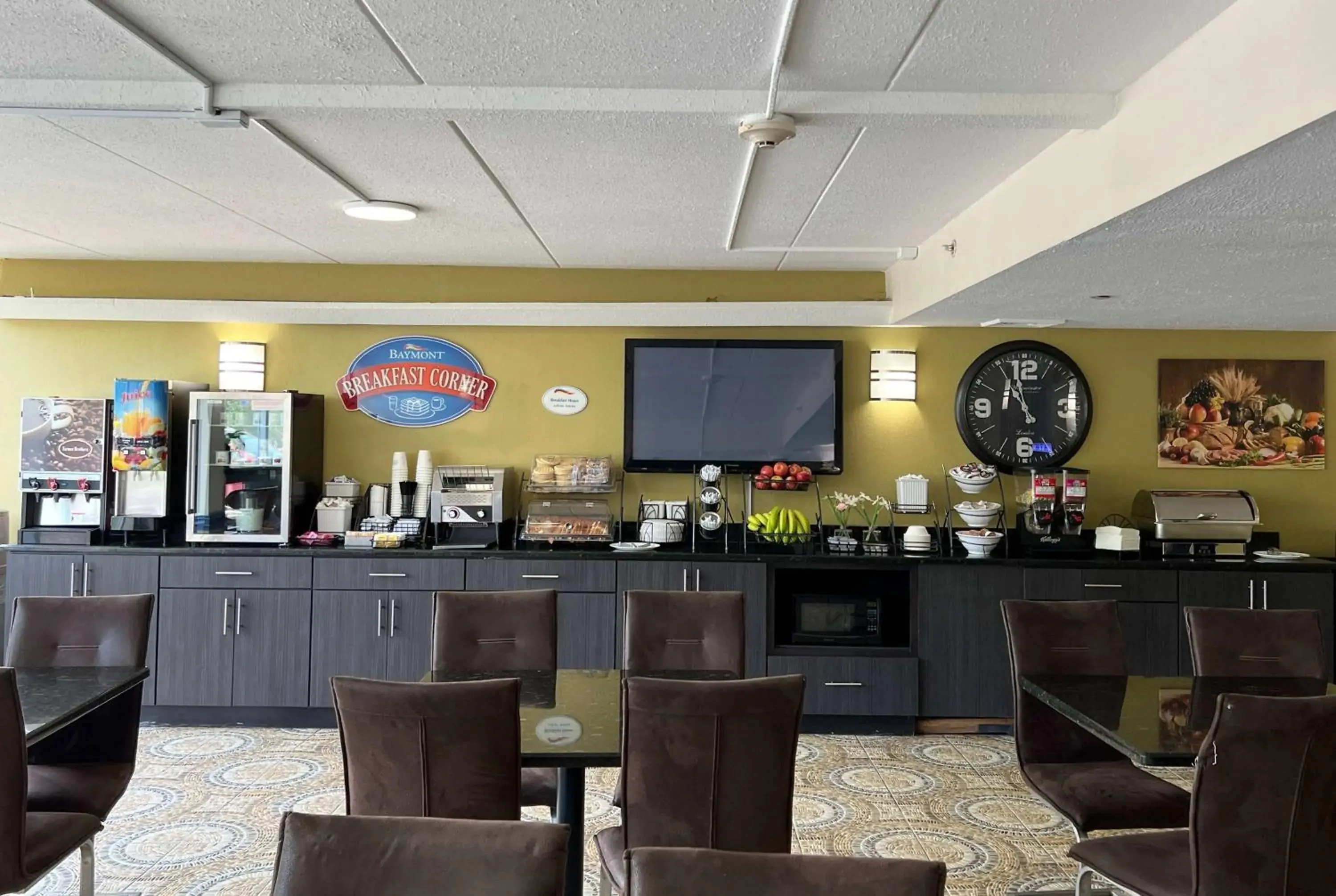 Breakfast in Baymont by Wyndham - Chicago - Addison - O'Hare Breakfast in Baymont by Wyndham - Chicago - Addison - O'Hare