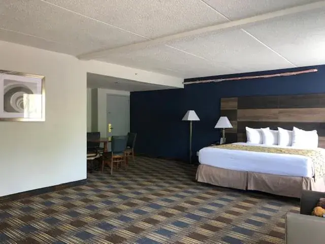 Photo of the whole room, Bed in Baymont by Wyndham - Chicago - Addison - O'Hare Photo of the whole room, Bed in Baymont by Wyndham - Chicago - Addison - O'Hare