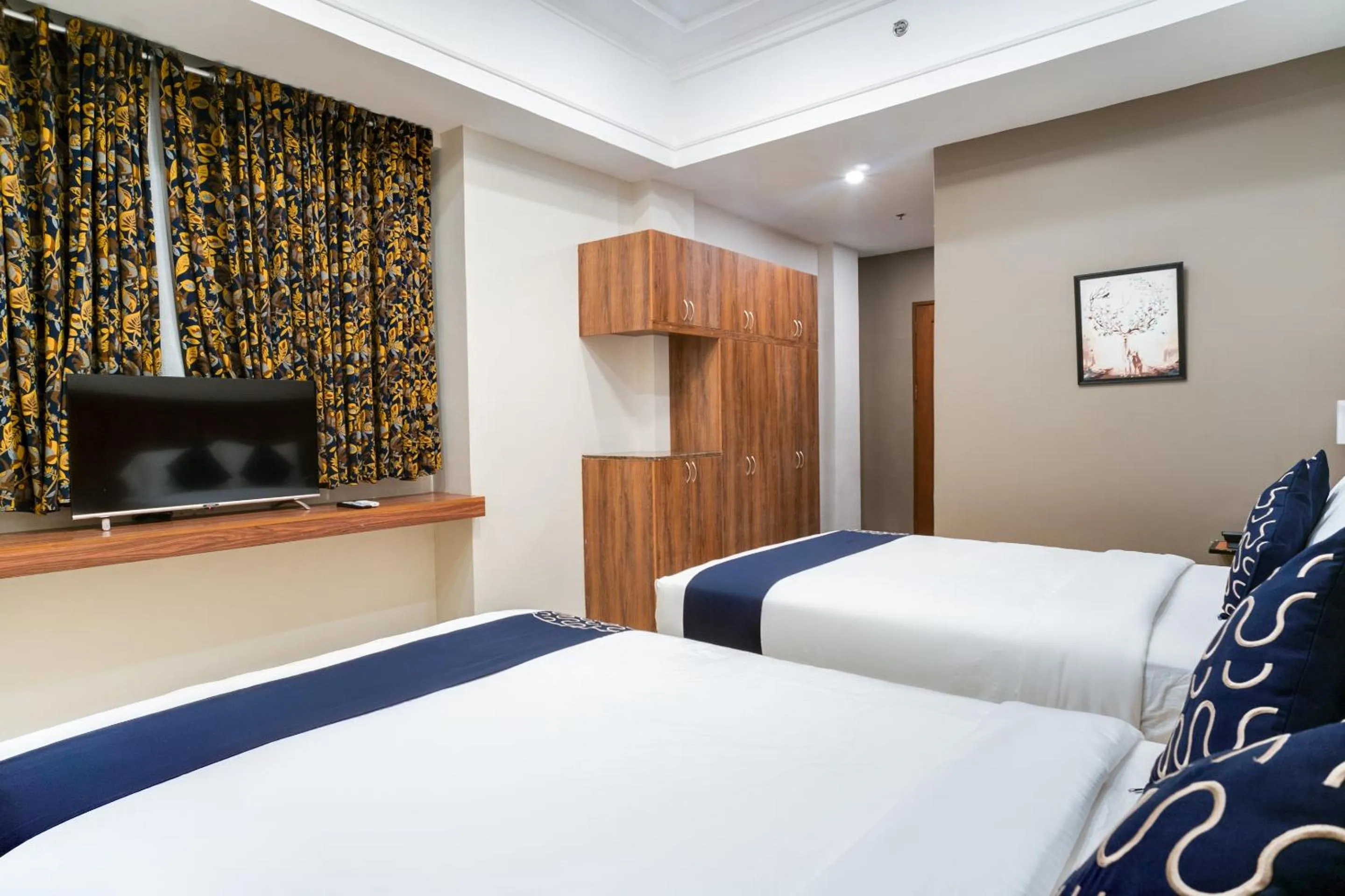 Bedroom, Bed in Capital O 460 World Palace Hotel