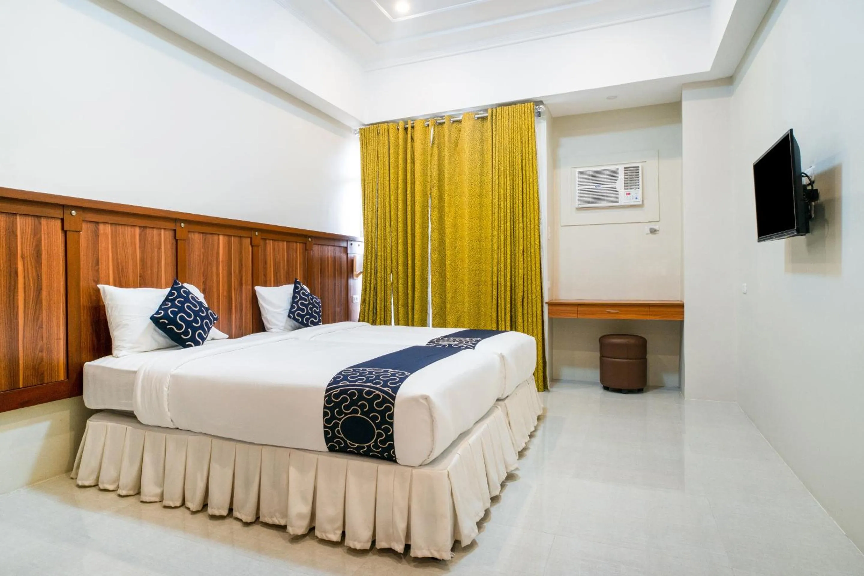 Bedroom, Bed in Capital O 460 World Palace Hotel