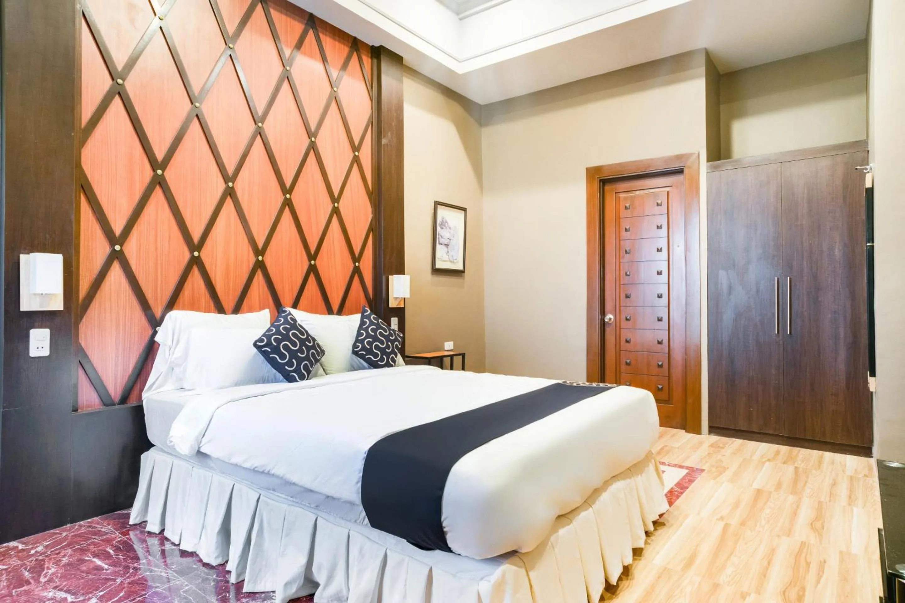 Bedroom, Bed in Capital O 460 World Palace Hotel