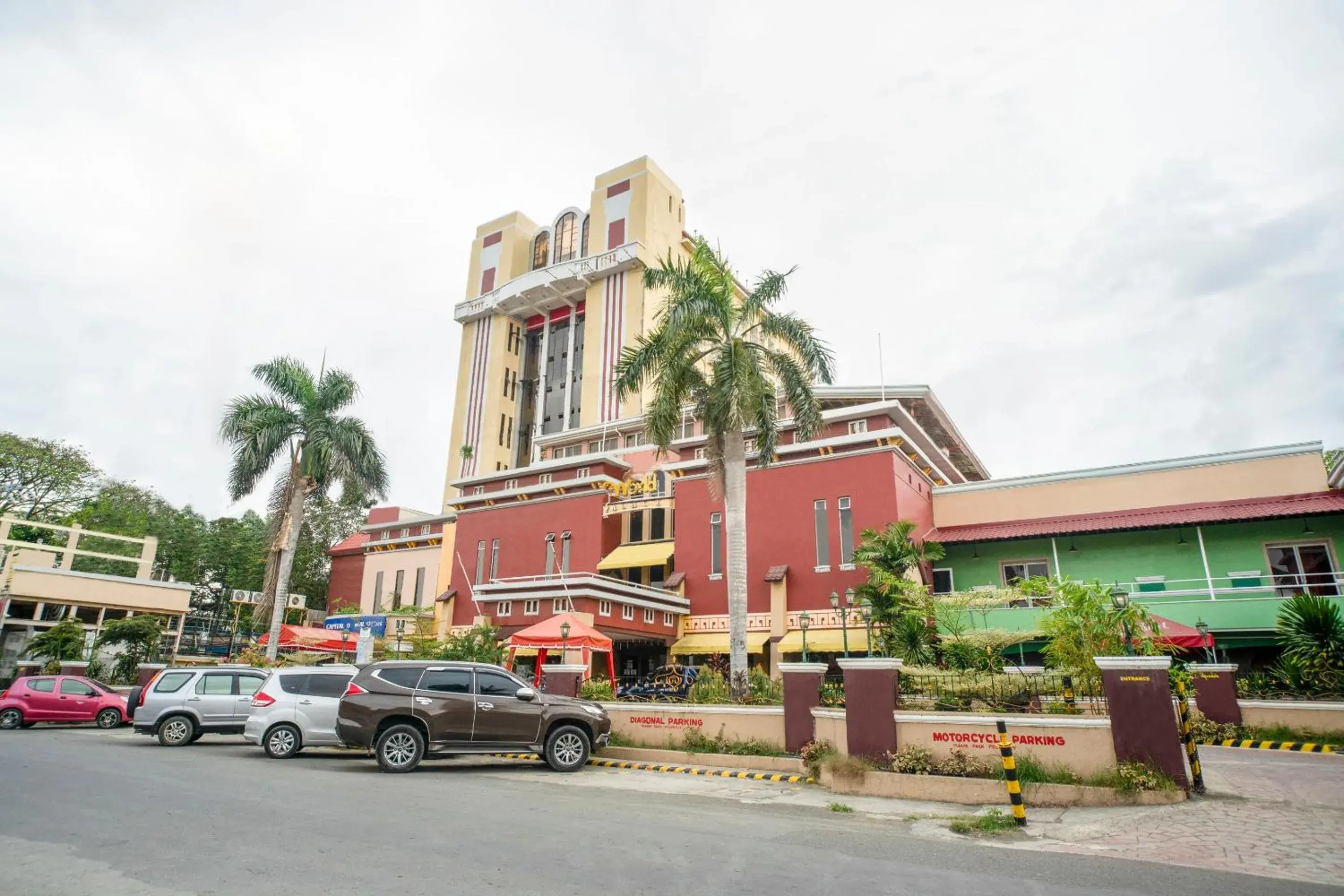 Facade/entrance in Capital O 460 World Palace Hotel Facade/entrance in Capital O 460 World Palace Hotel