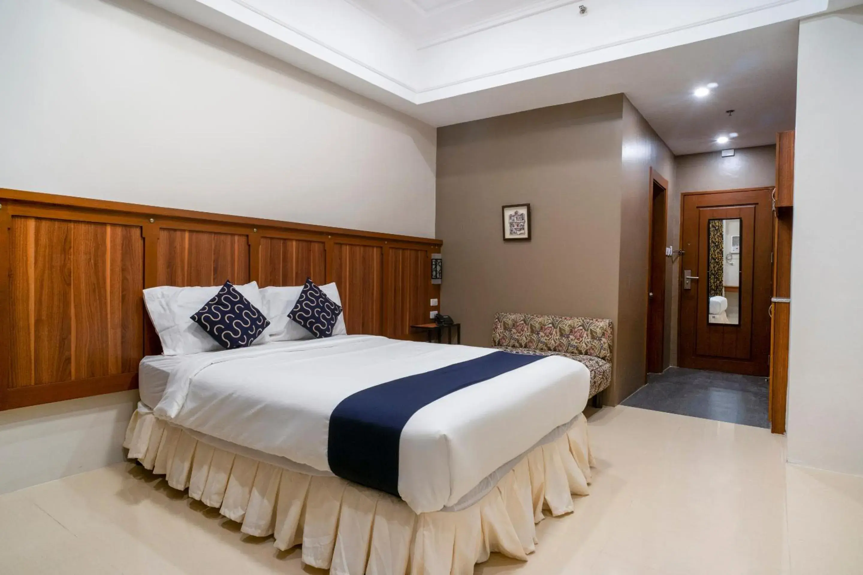 Superior Double in Capital O 460 World Palace Hotel Superior Double in Capital O 460 World Palace Hotel