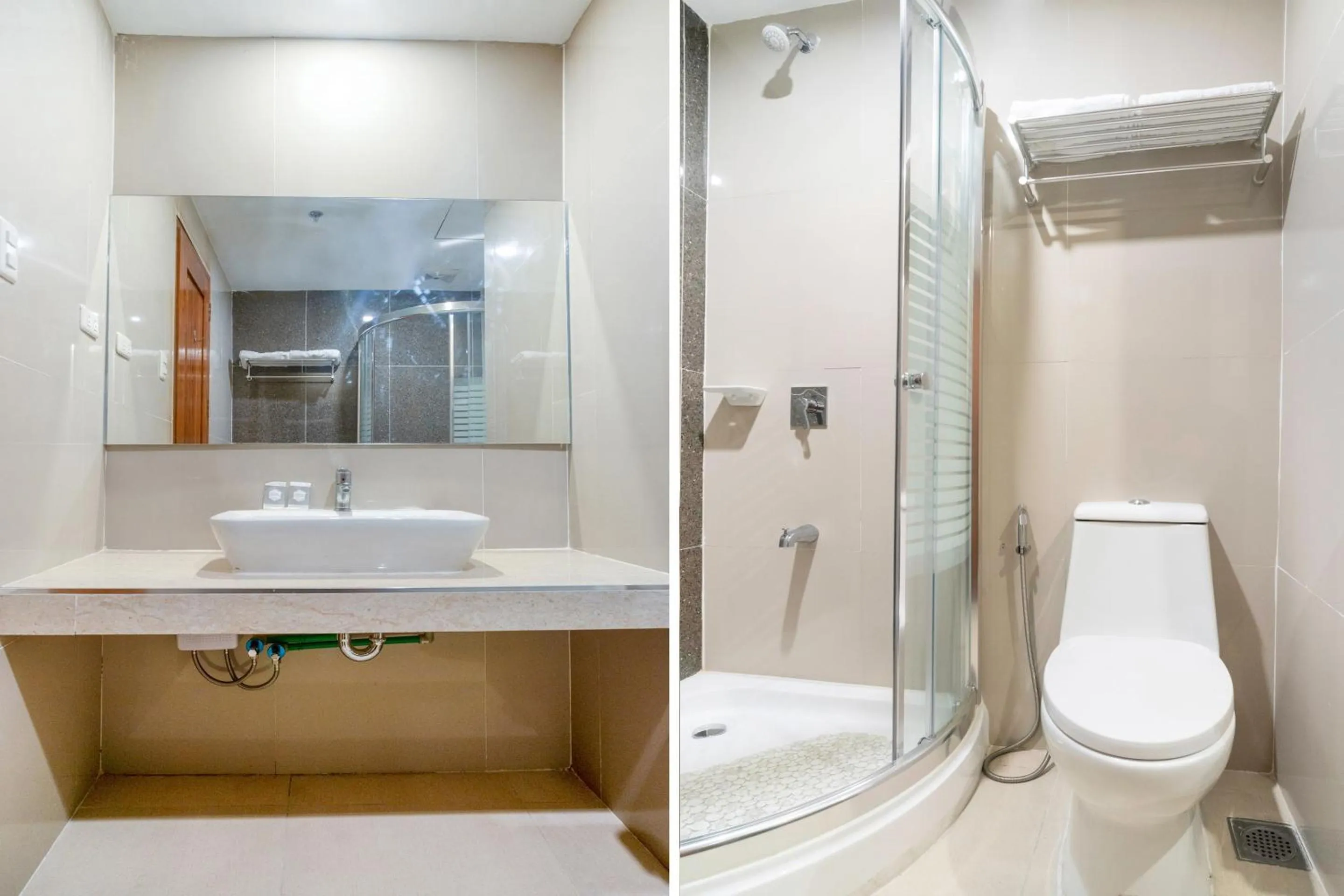 Bathroom in Capital O 460 World Palace Hotel