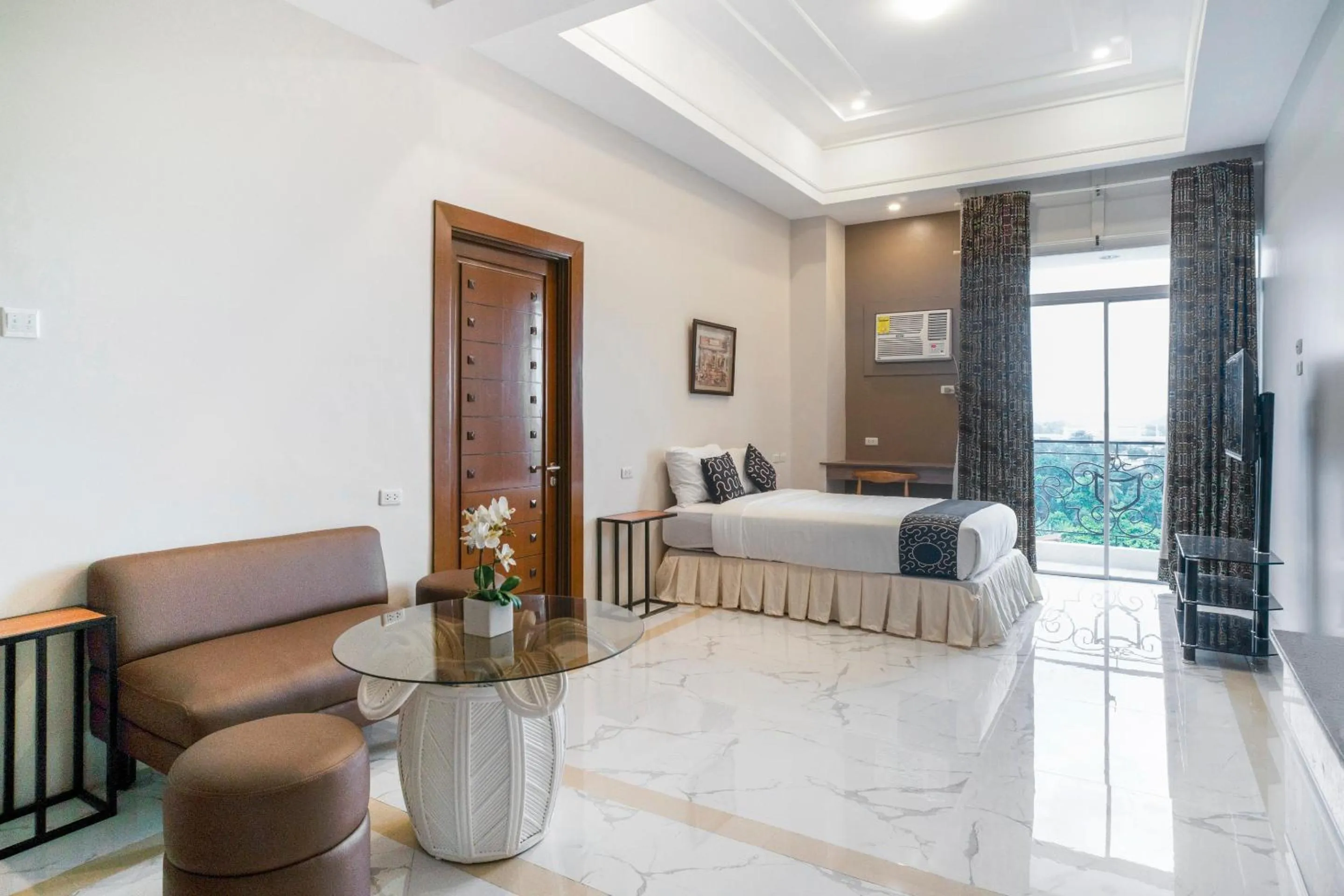 Bedroom in Capital O 460 World Palace Hotel