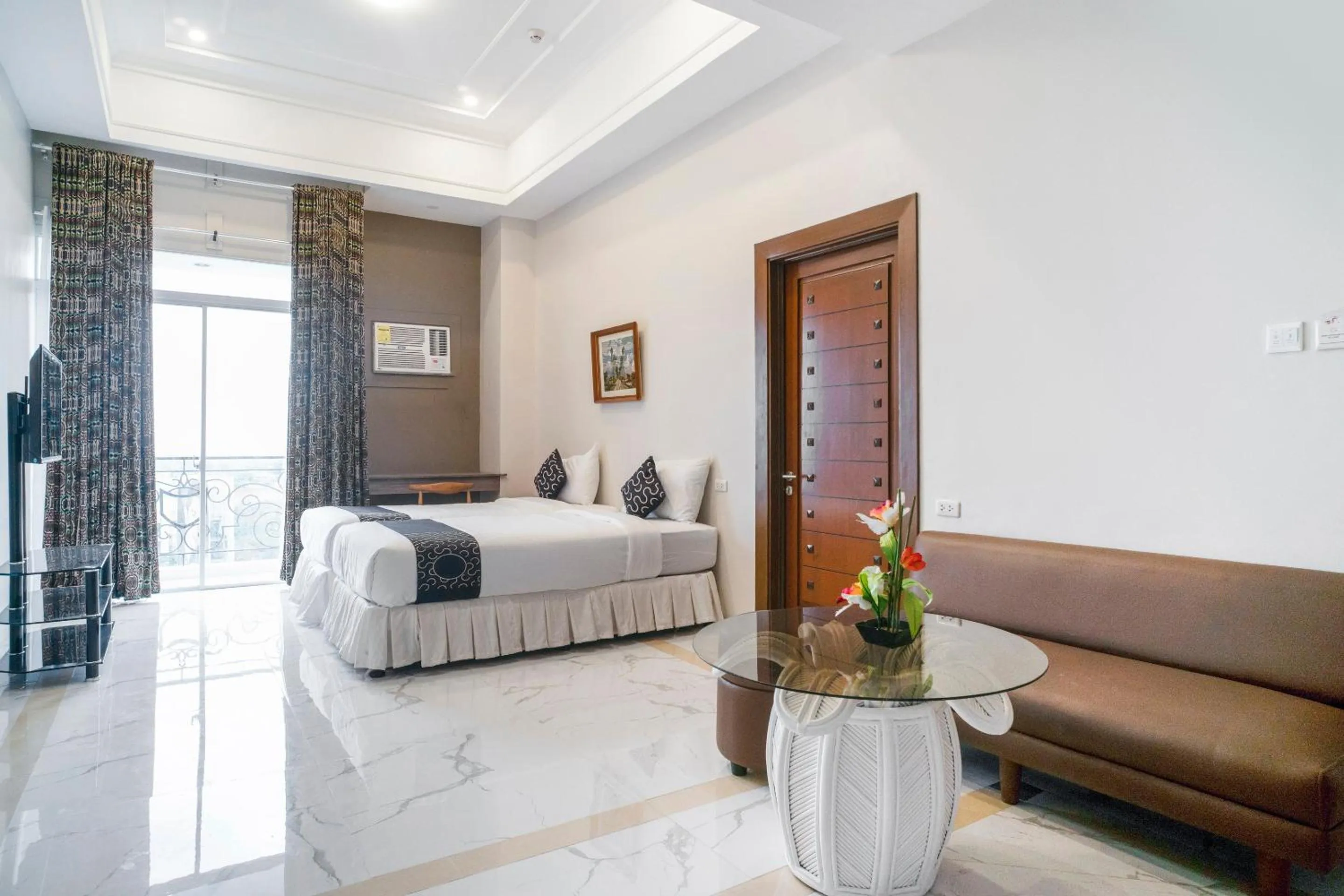 Bedroom, Bed in Capital O 460 World Palace Hotel