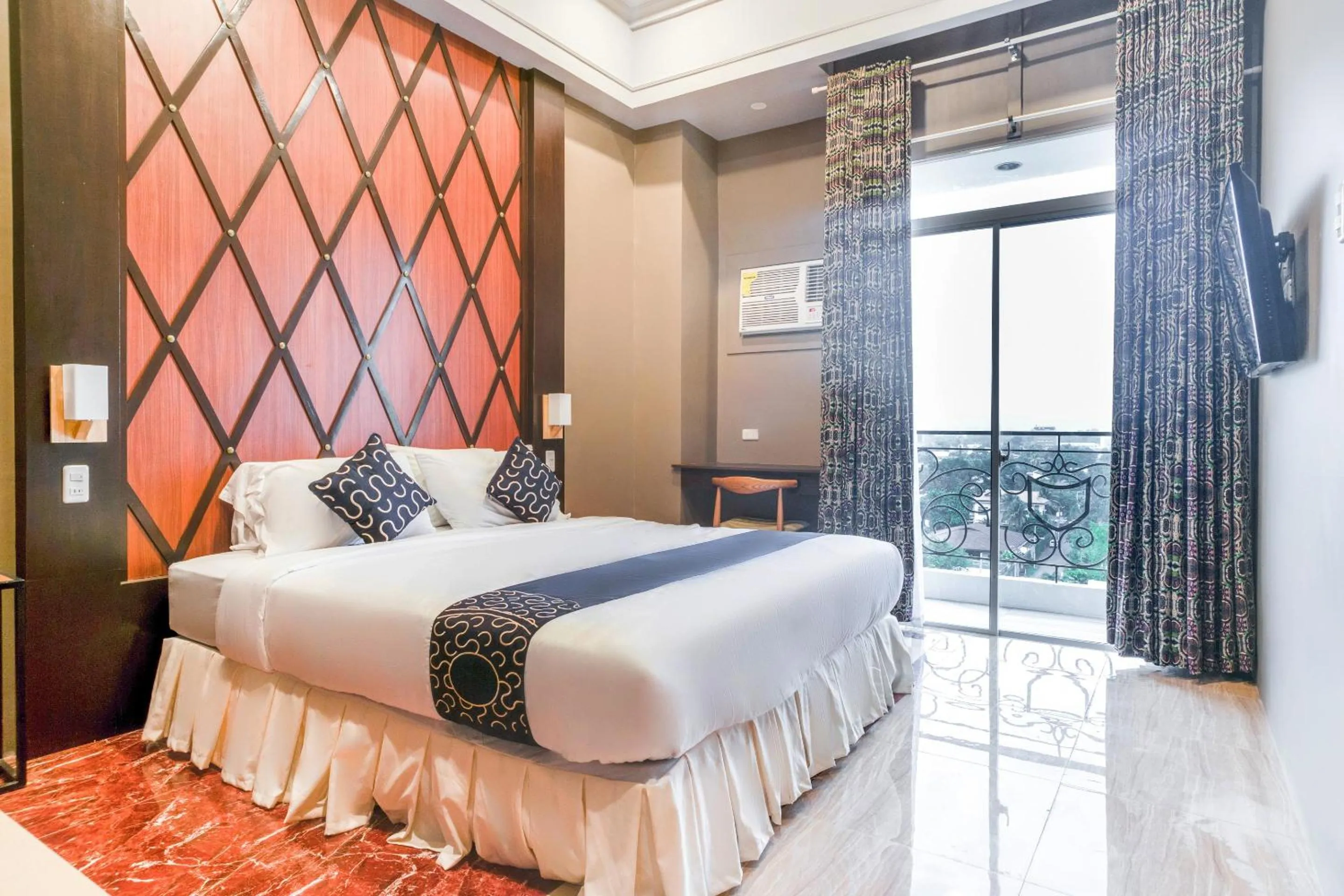 Bedroom, Bed in Capital O 460 World Palace Hotel