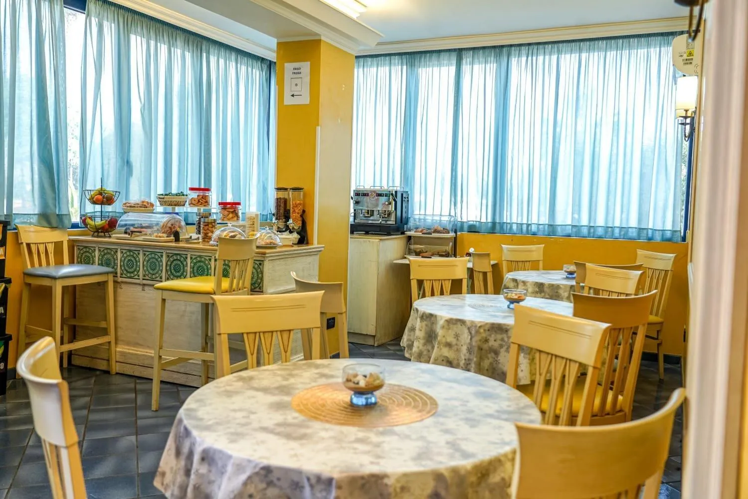 Coffee/tea facilities in Motel - Hotel Nautico Pozzallo